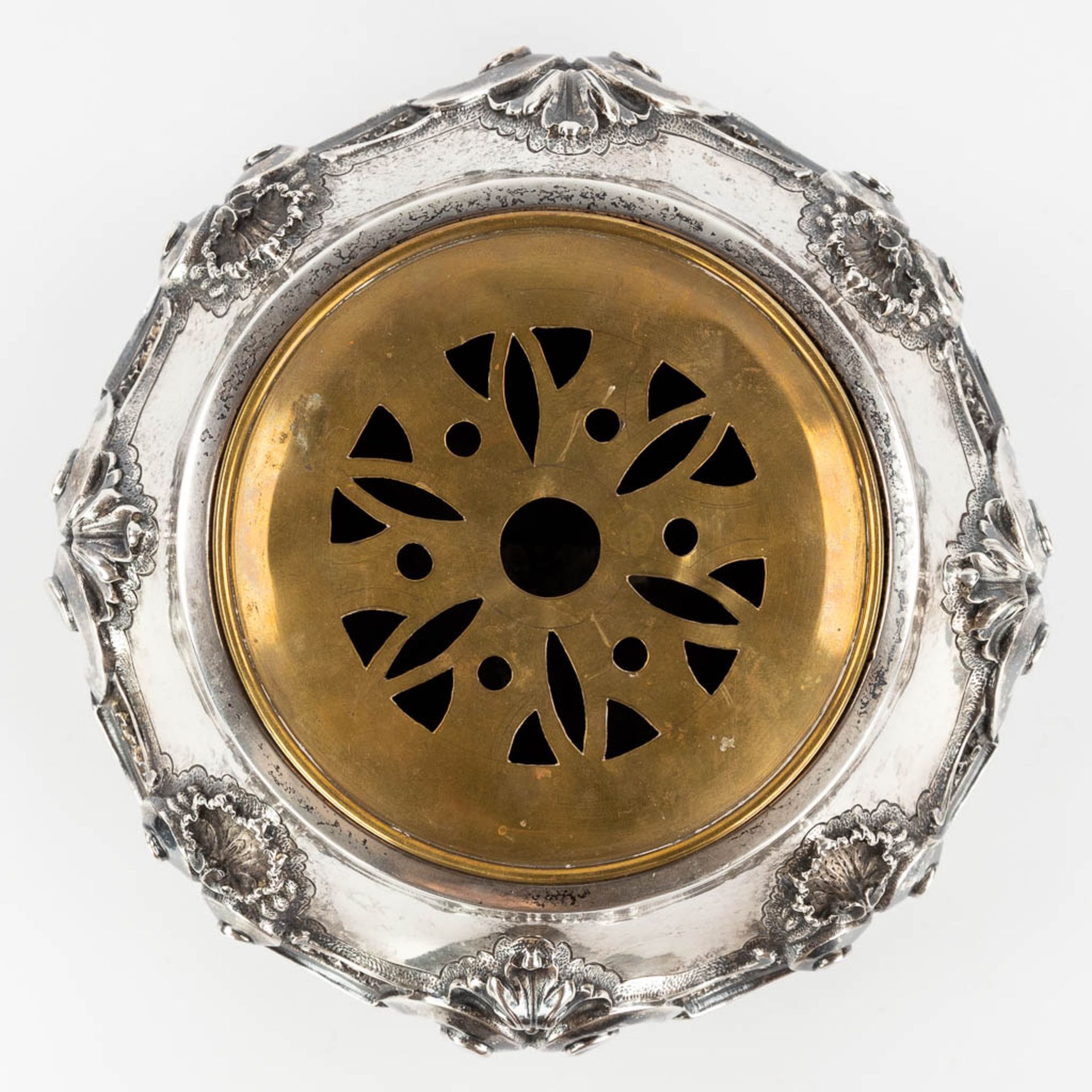 An antique incense burner made of silver, standing on a mirror.Ê20th C. (12,5 x 37cm) - Image 10 of 14