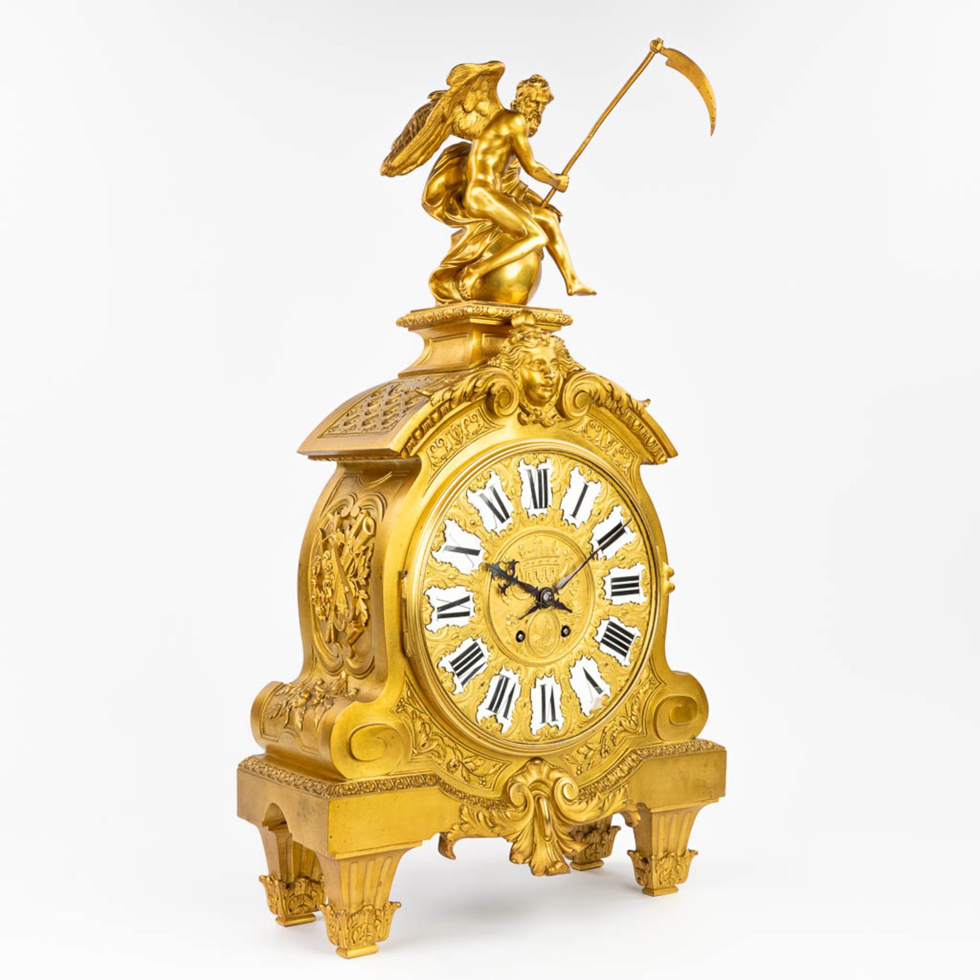 A large mantle clock 'Father Time' made of gilt bronze in Louis XVI style. (18 x 40 x 74cm) - Image 8 of 14