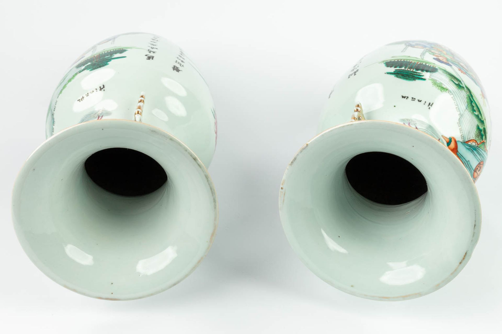 A pair of Chinese vases made of glazed porcelain with a double decor (57 x 24 cm) - Bild 2 aus 17