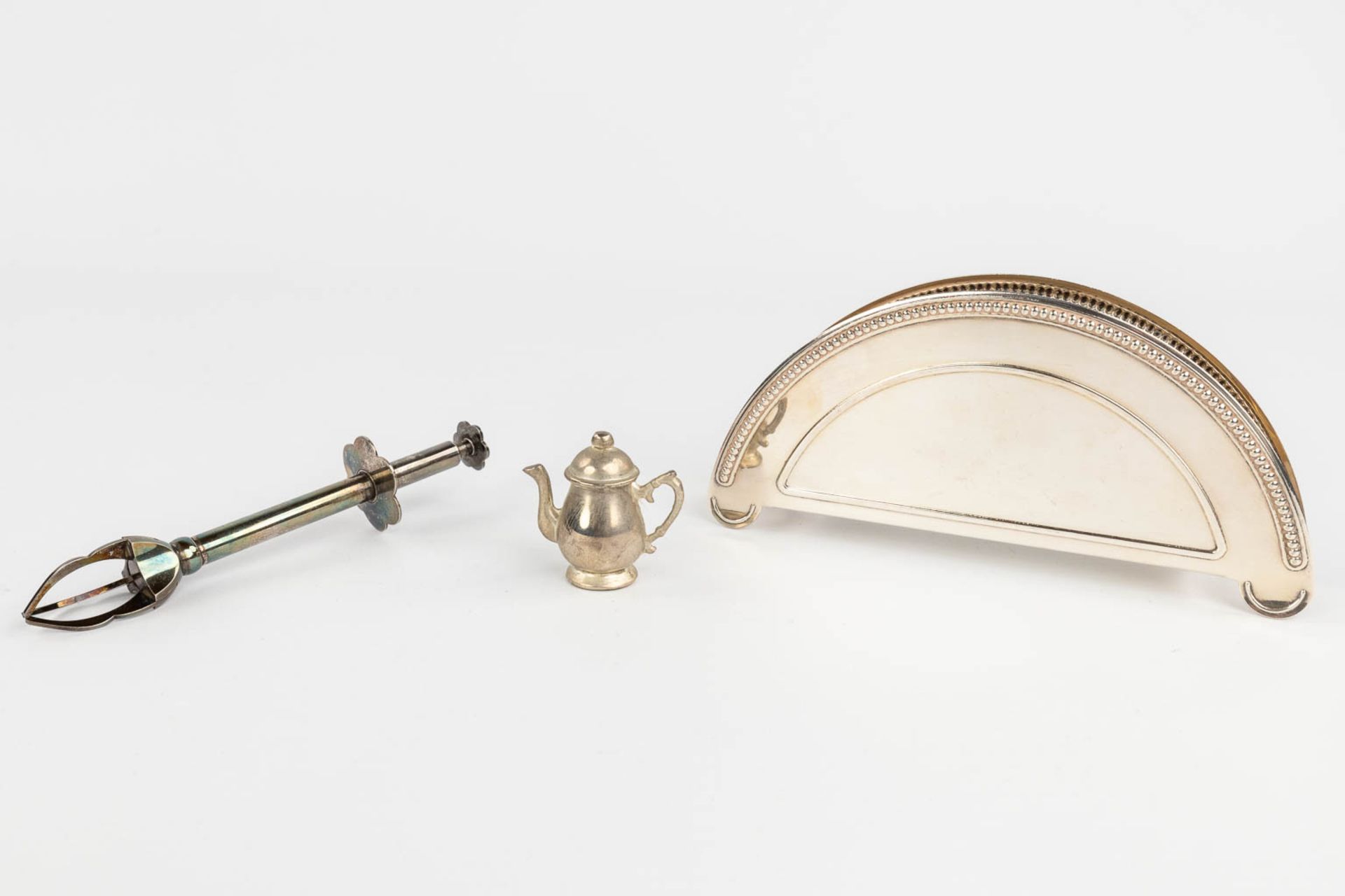 A big collection of silver-plated metal items and accessories. 20th C. (15 x 18 x 30cm) - Image 2 of 15