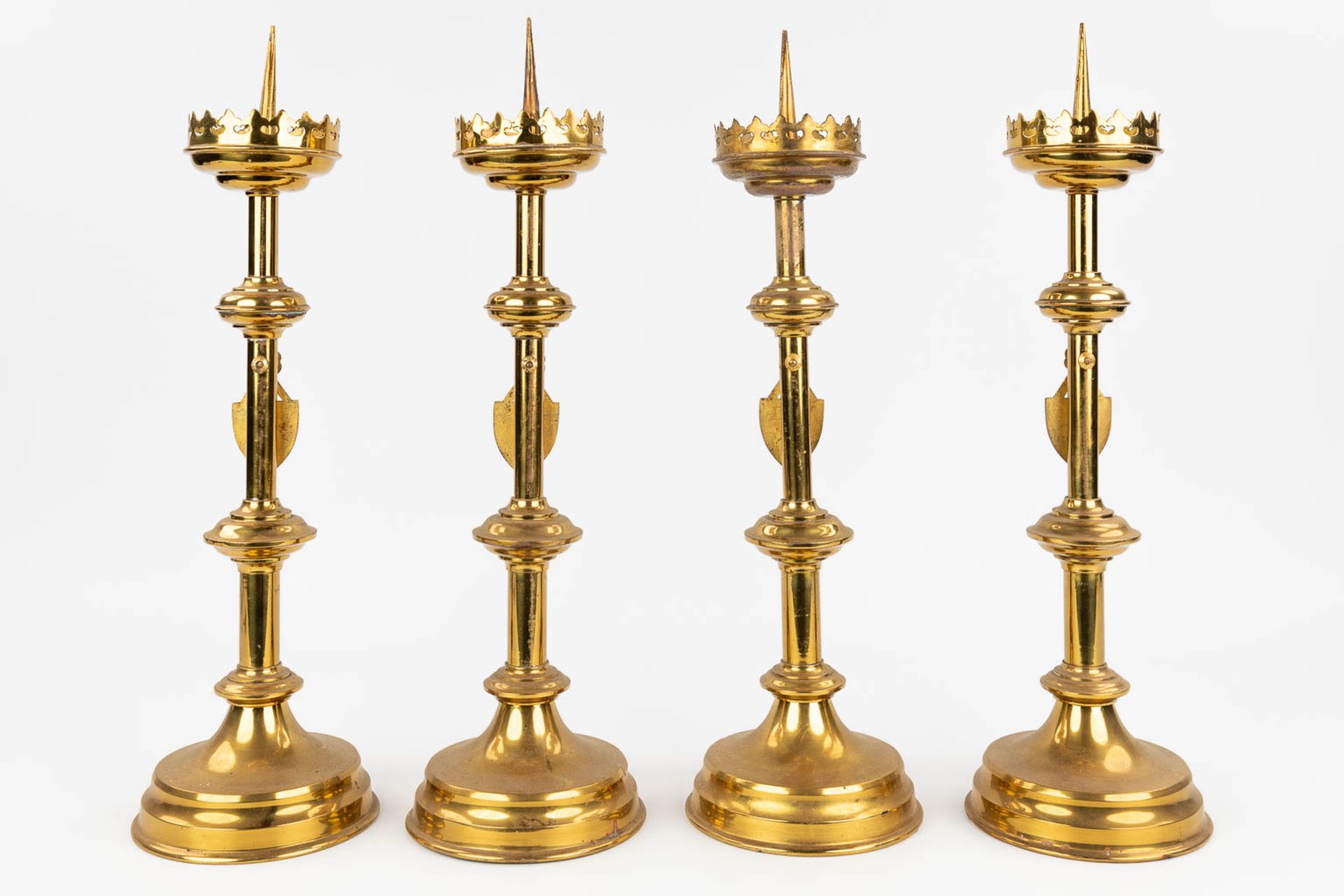 A set of 4 Church candlesticks made of bronze inÊgothic revival style. (50cm) - Bild 8 aus 9