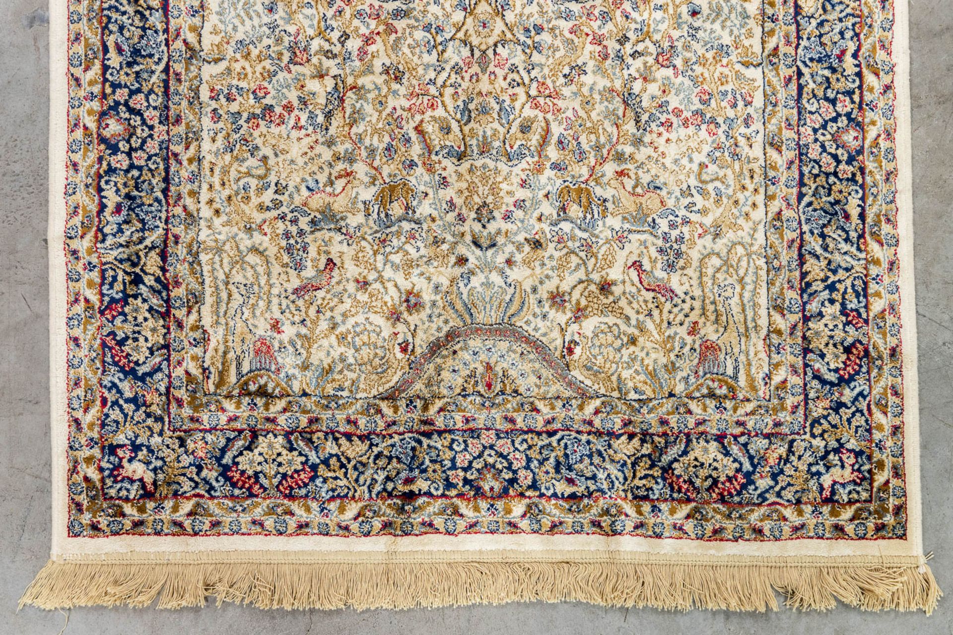 A collection of 5 machine made carpets, made of silk and wool. 20th C. - Image 9 of 39