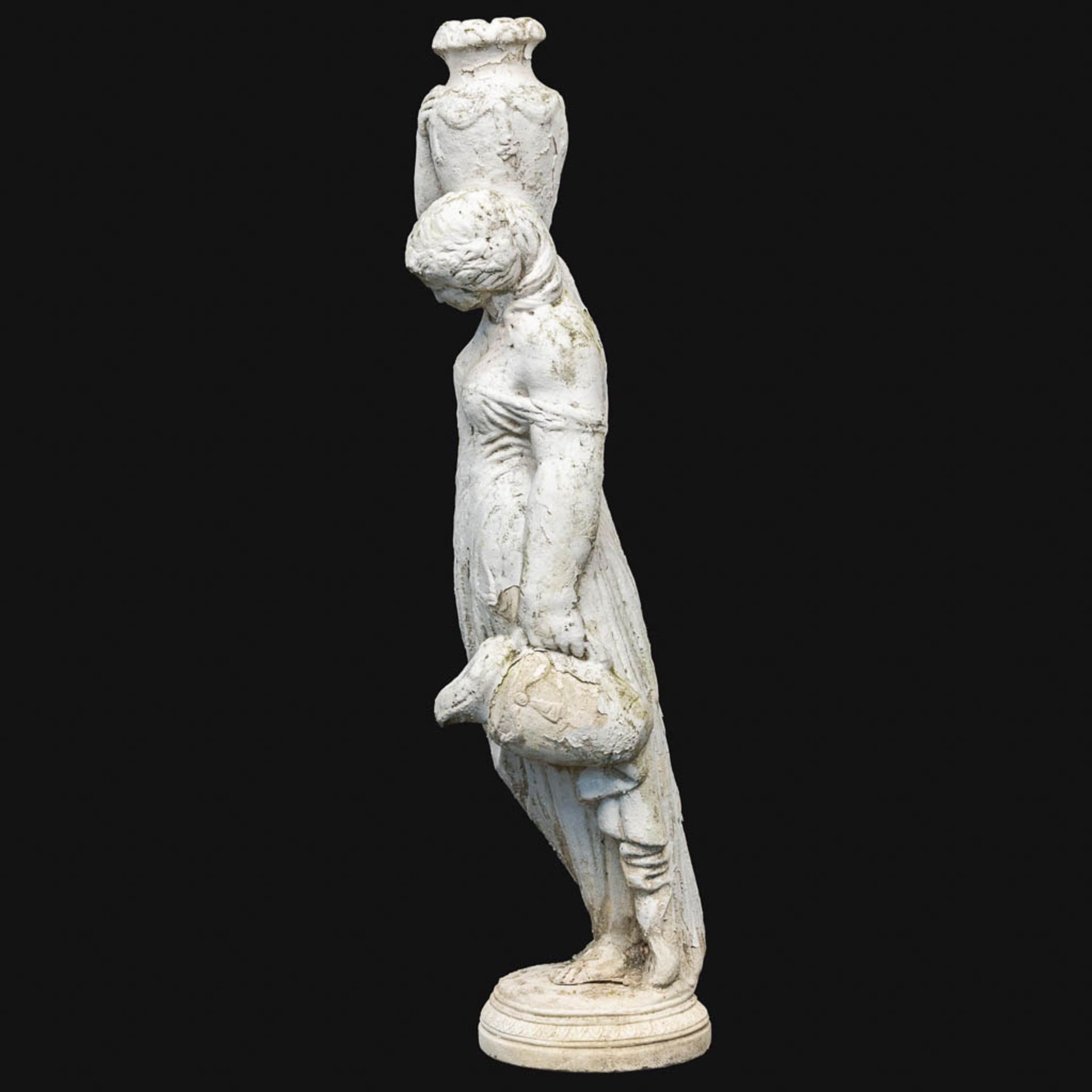 A white-patinated concrete garden statue of a lady with a water jug. (40 x 40 x 140cm) - Bild 4 aus 12