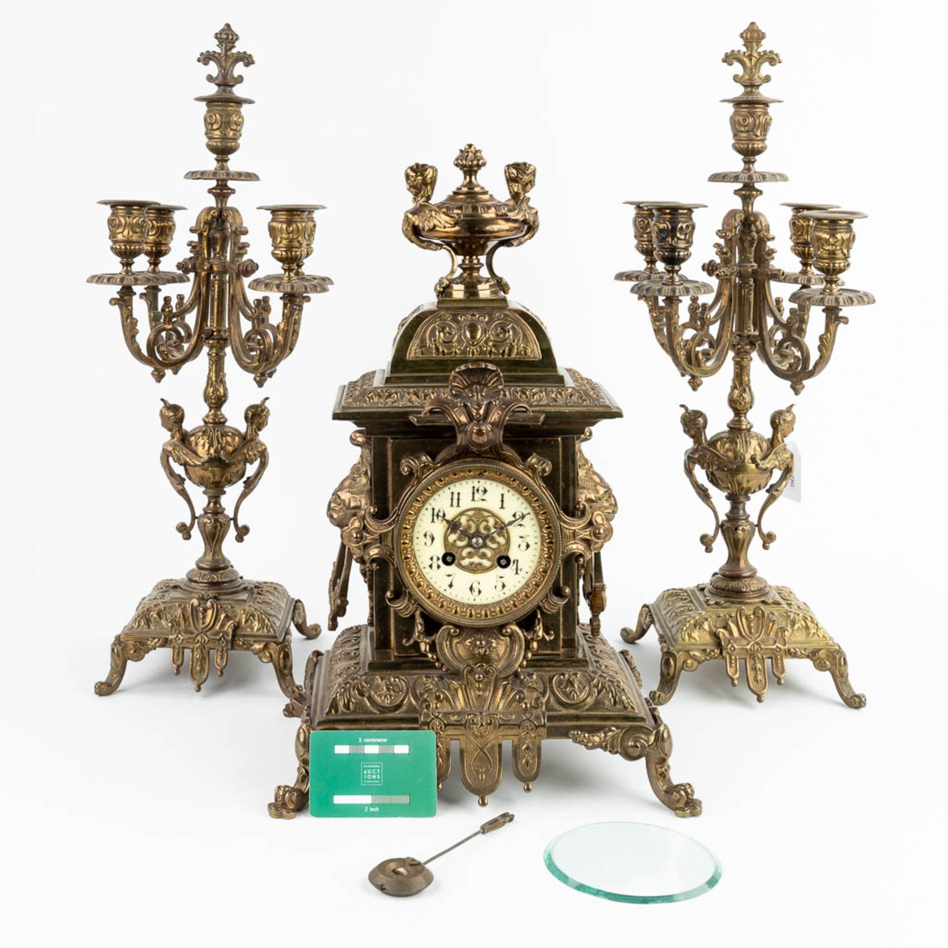 A three-piece mantle garniture clock and candelabra, made of bronze. (20 x 29 x 45cm) - Image 8 of 17