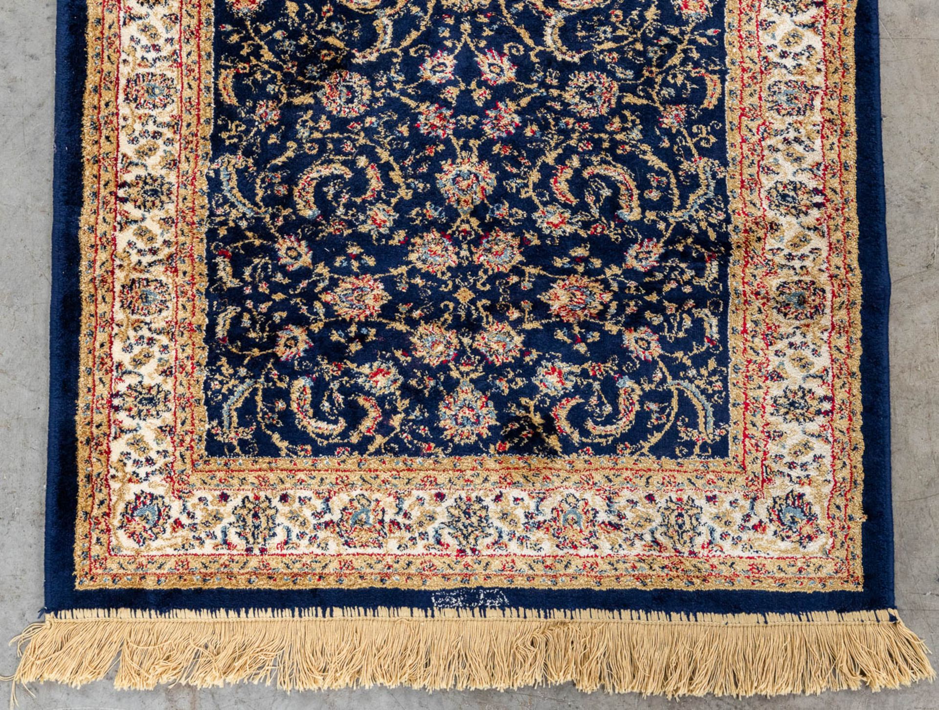 A collection of 5 machine made carpets, made of silk and wool. 20th C. - Image 34 of 39