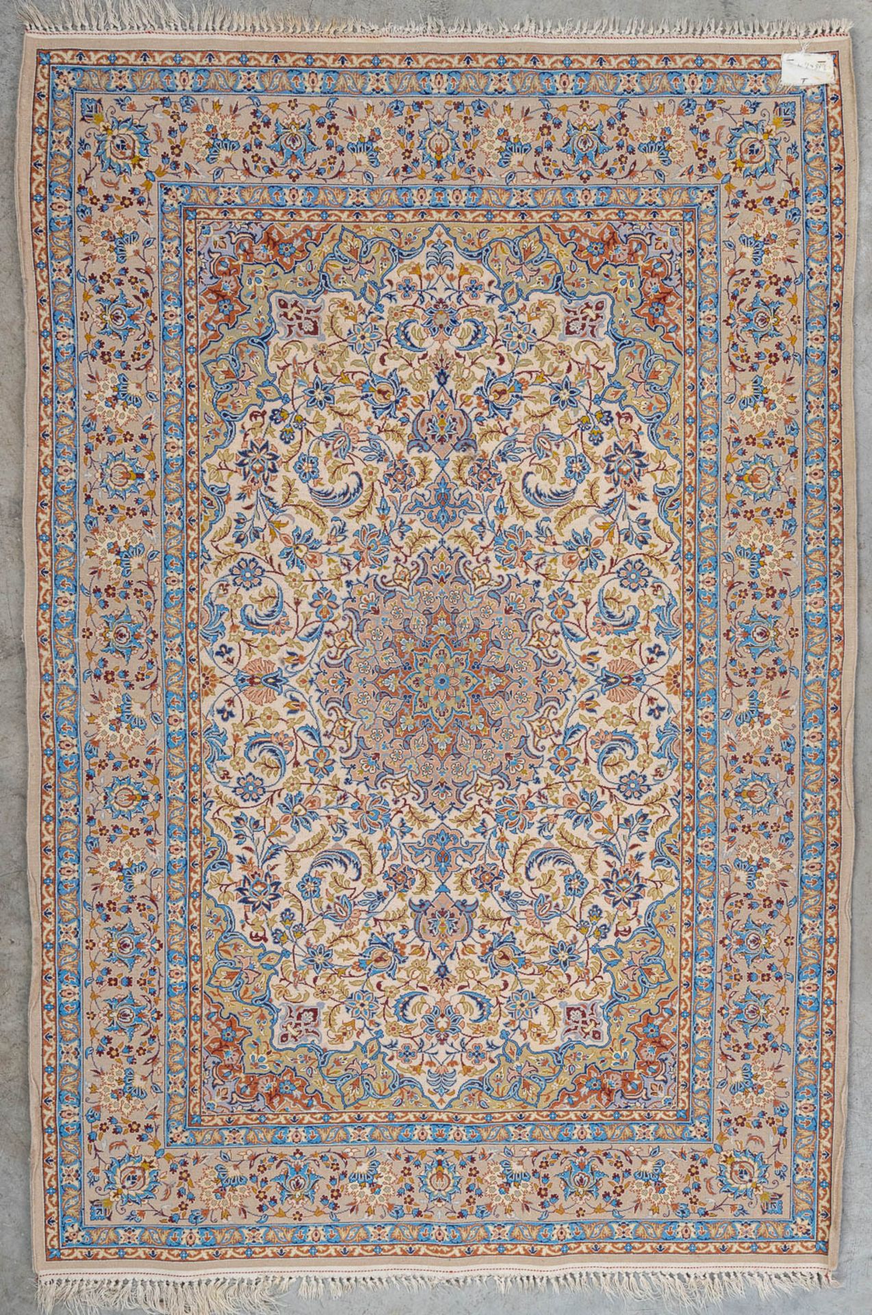 An Oriental hand-made carpet, Najafabad. (168 x 114 cm) - Image 7 of 8