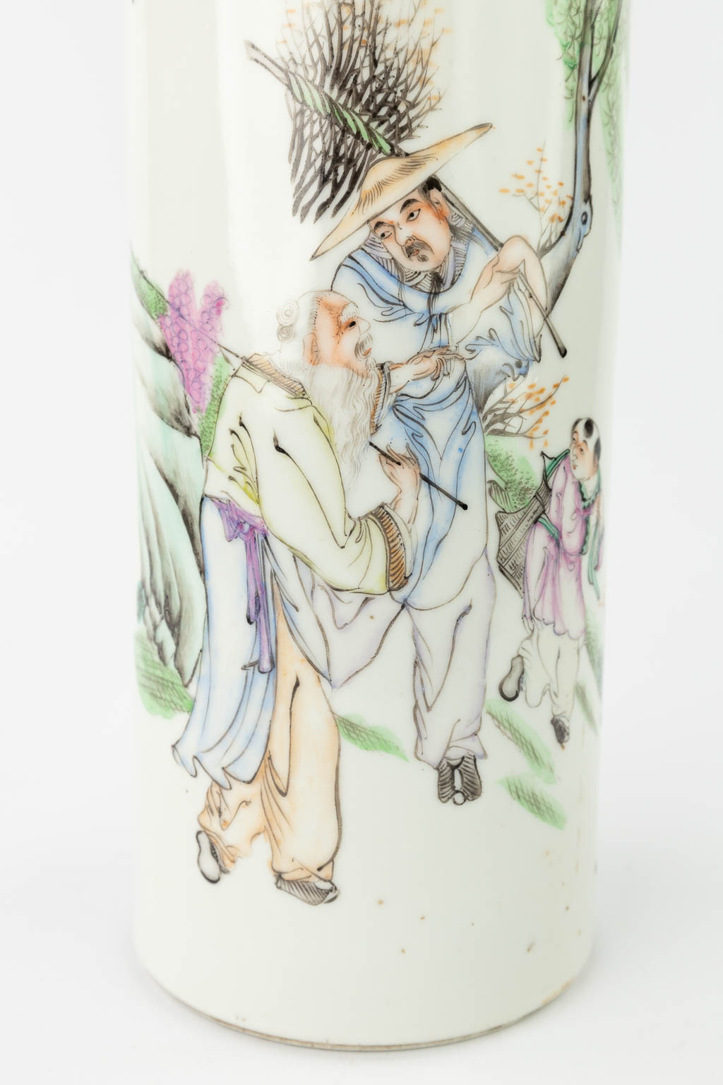 A Chinese hat stand made of porcelain and decorated with Wise Men. (28 x 12 cm) - Image 10 of 11