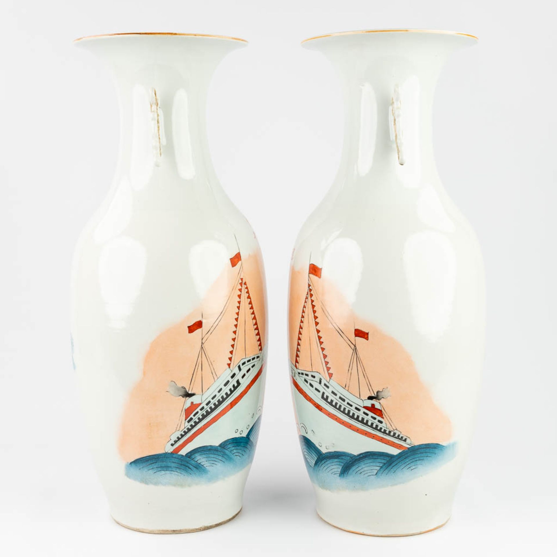 A pair of Chinese vases made of glazed porcelain, and decorated with ships (59,5 x 23 cm) - Image 8 of 14