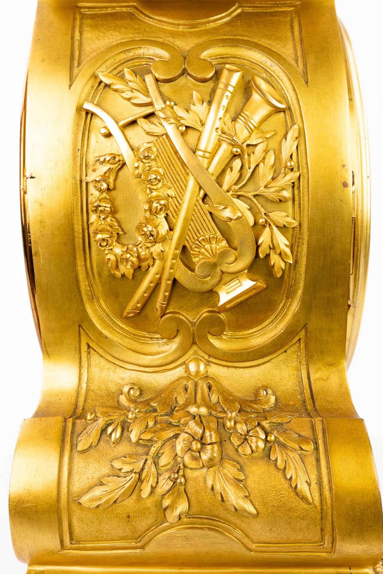 A large mantle clock 'Father Time' made of gilt bronze in Louis XVI style. (18 x 40 x 74cm) - Image 6 of 14
