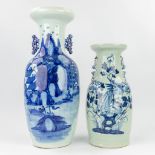 A set of two Chinese blue and white porcelain vases (58 x 23 cm)