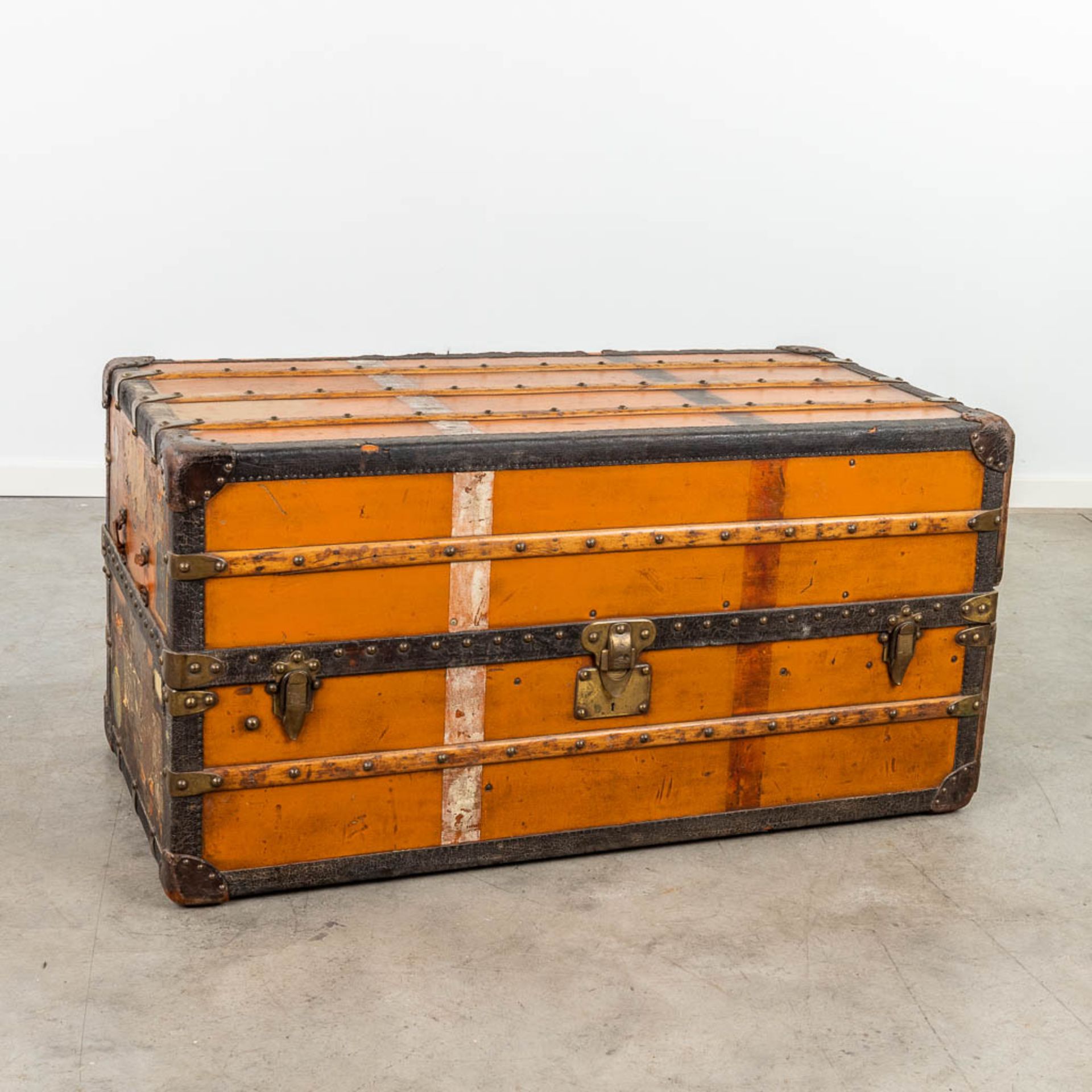 Louis Vuitton, an antique travellers suitcase, made of leather and marked Louis Vuitton. Made in Fra - Bild 10 aus 22