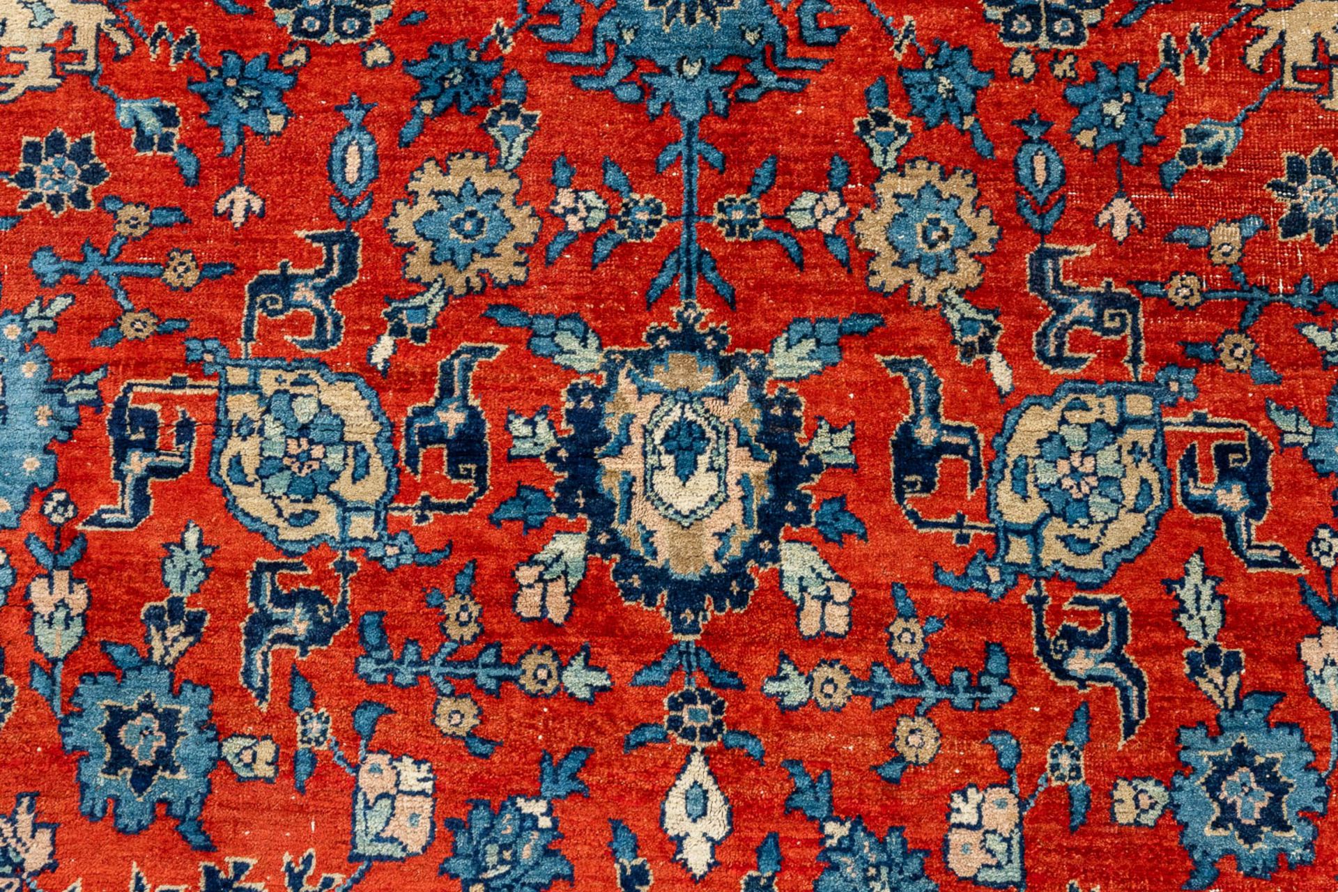 An Oriental hand-made carpet, Sarough. (315 x 230 cm) - Image 7 of 9