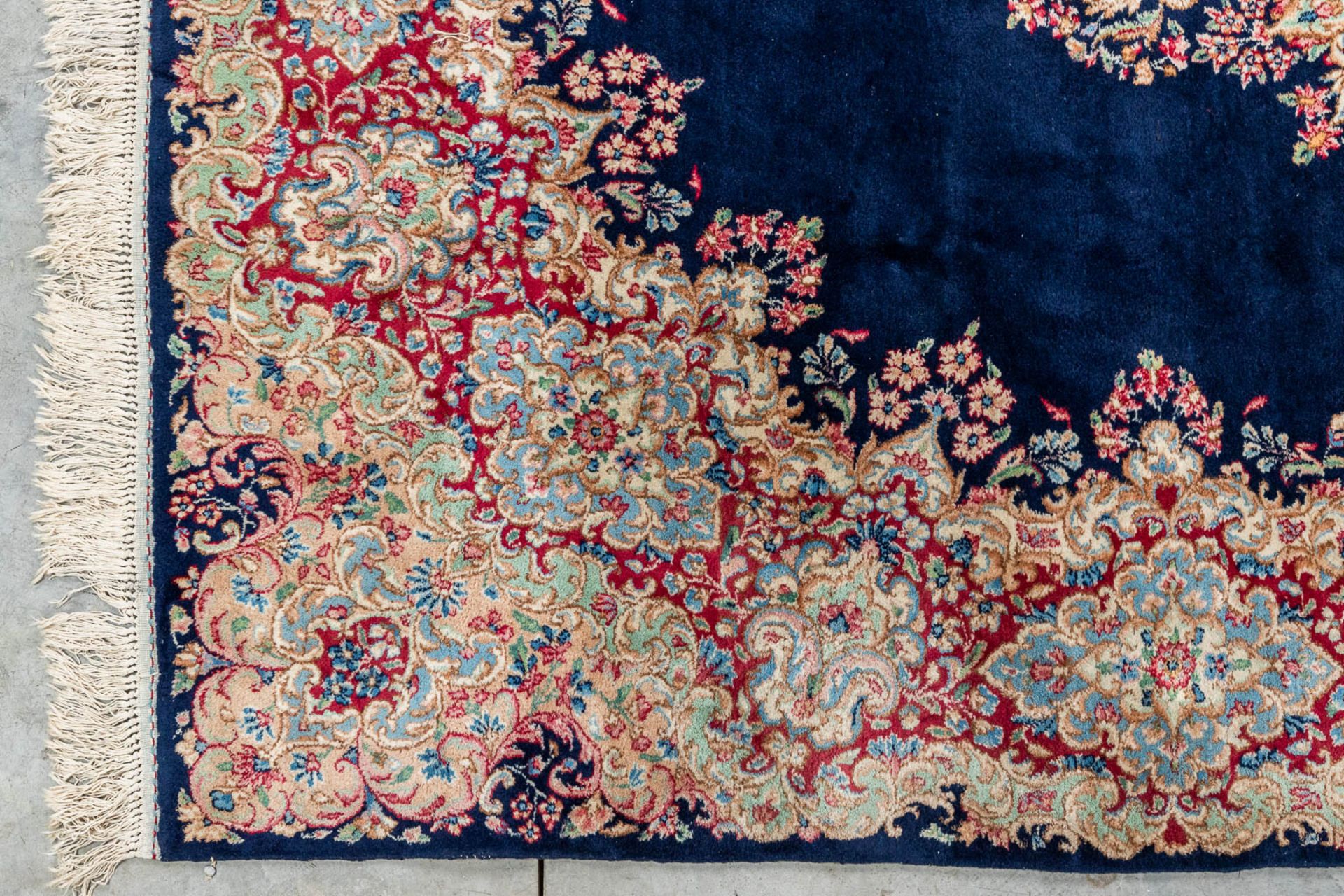 An Oriental hand-made carpet, Kerman. (310 x 215 cm) - Image 3 of 7