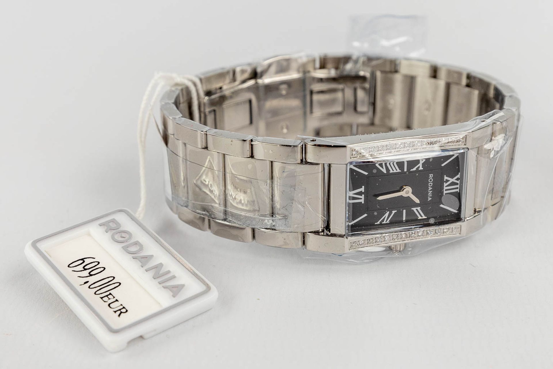 Rodania, a ladies wristwatch with black dial and diamonds, model VM-R2 (2 x 2,6cm) - Bild 6 aus 16