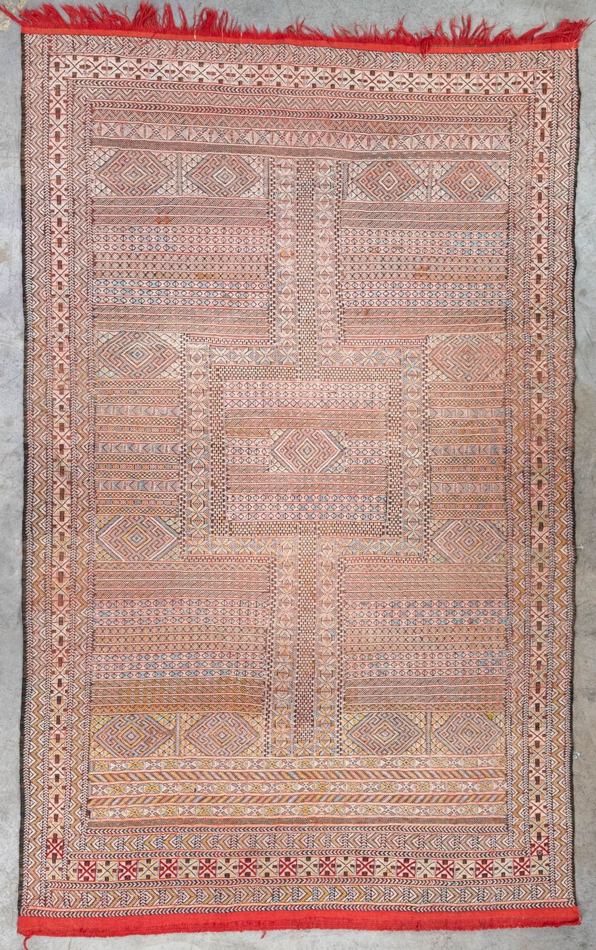 An Oriental hand-made kelim.Ê(259 x 169 cm)