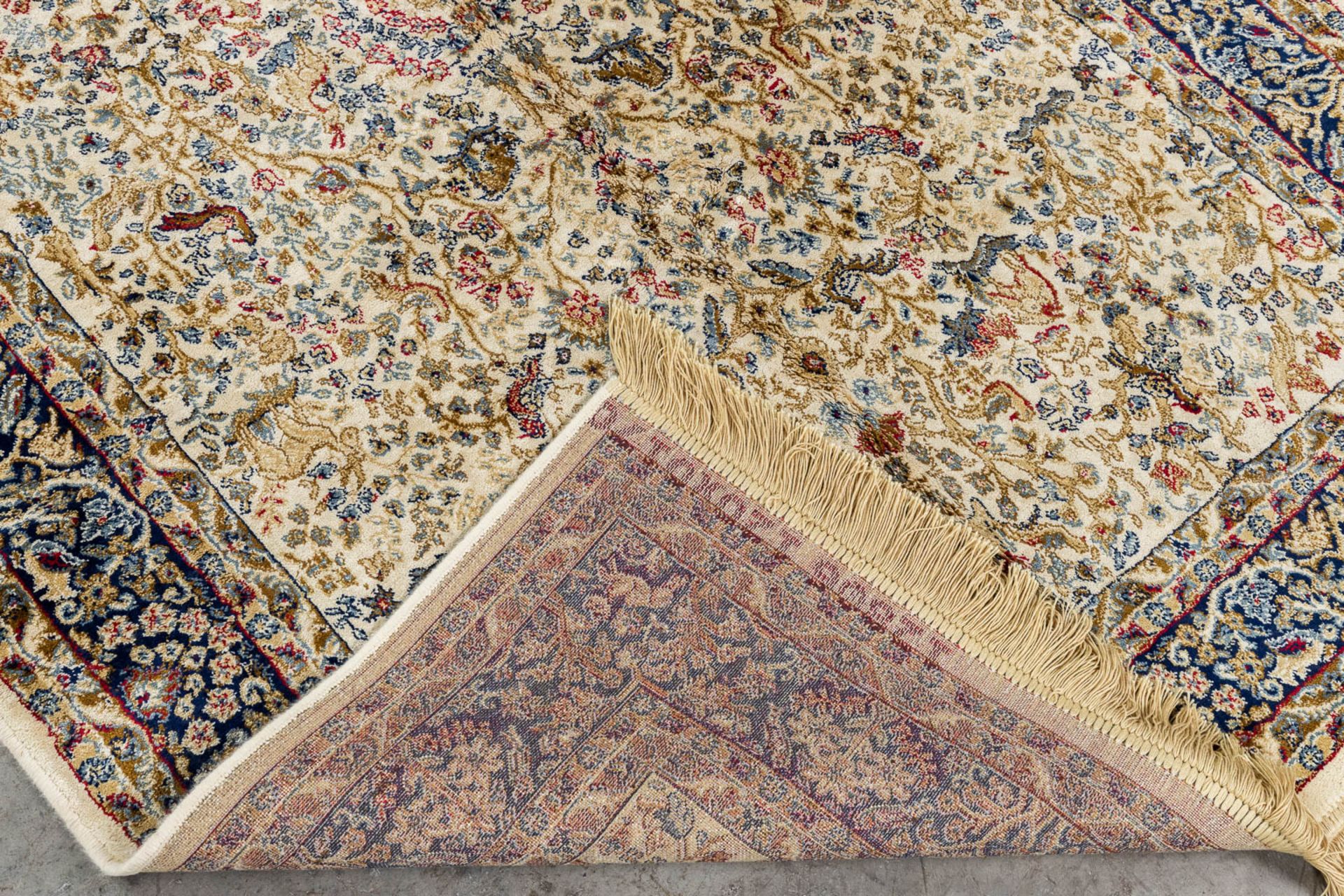 A collection of 5 machine made carpets, made of silk and wool. 20th C. - Image 28 of 39