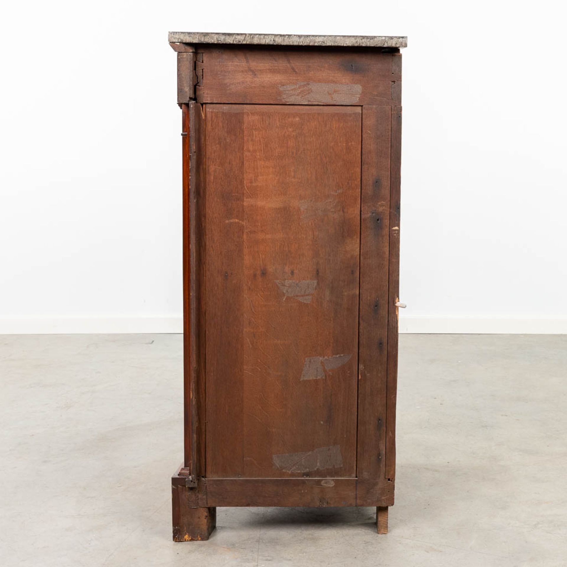 An antique corner cabinet with veneer. Empire period (49 x 76 x 112cm) - Bild 3 aus 9