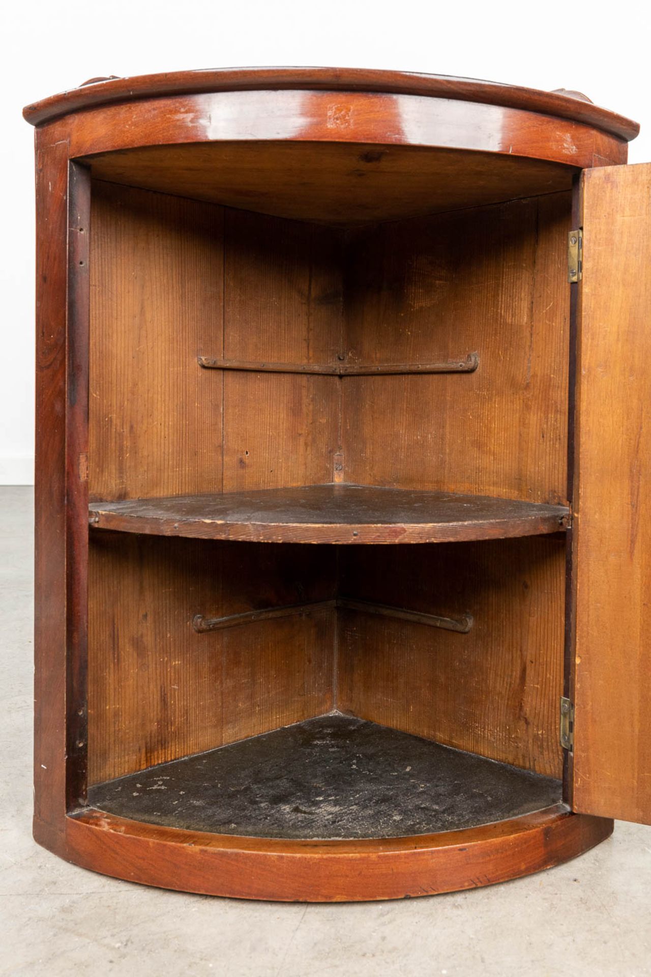 An antique corner cabinet made of mahogany, empire period. (47 x 58cm) - Image 11 of 11