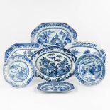 A collection of 7 Chinese plates and platters made of blue-white porcelain. (34 x 40,5 cm)