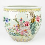 A Chinese cache-pot decorated with cranes, fauna and flora (33 x 38,5 cm)