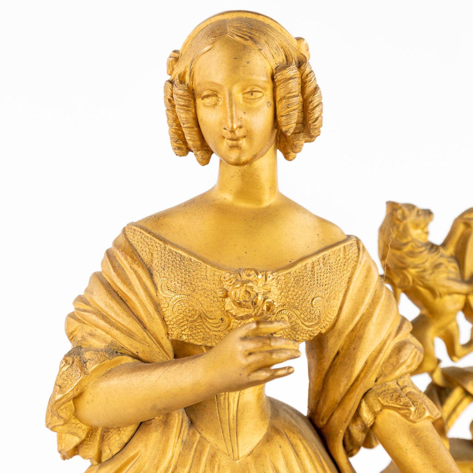 An antique mantle clock made of gilt spelter. 19th C. (44 x 45cm) - Image 7 of 16