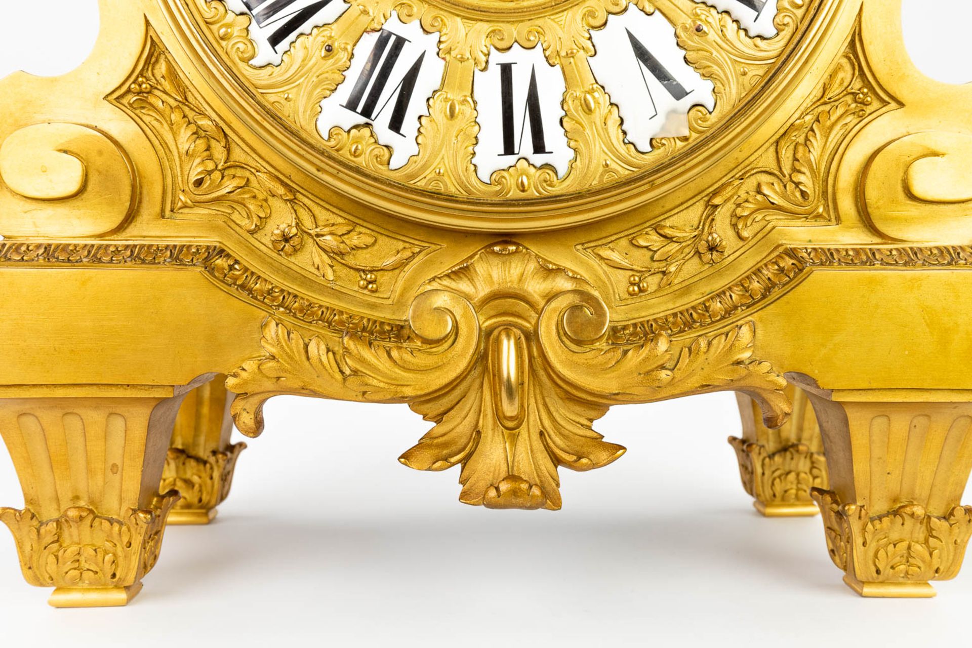A large mantle clock 'Father Time' made of gilt bronze in Louis XVI style. (18 x 40 x 74cm) - Image 13 of 14