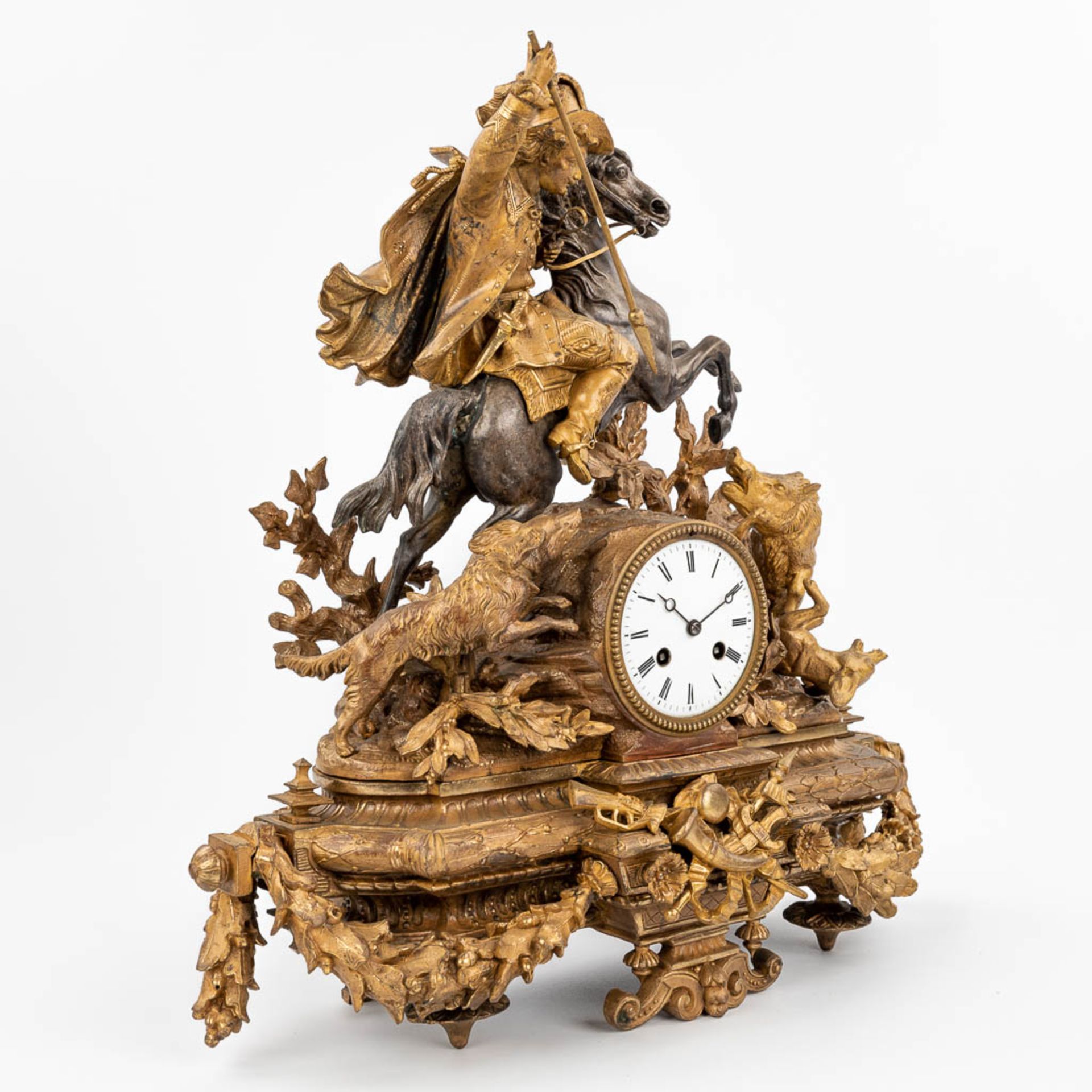 An antique mantle clock with hunting scne, gold-plated spelter. (17 x 47 x 48cm) - Bild 6 aus 21