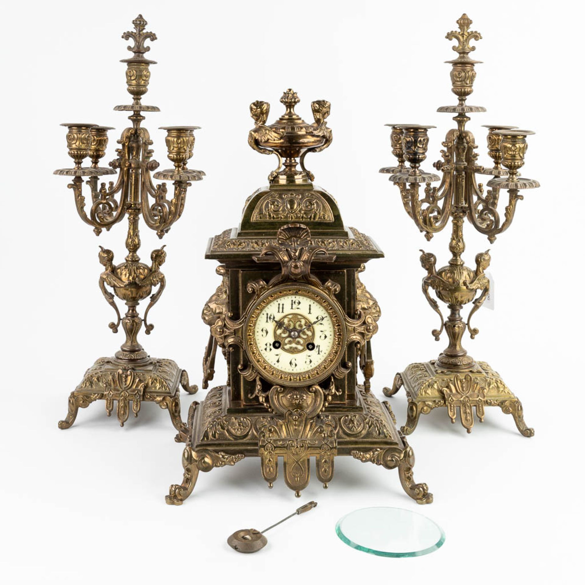 A three-piece mantle garniture clock and candelabra, made of bronze. (20 x 29 x 45cm) - Image 13 of 17