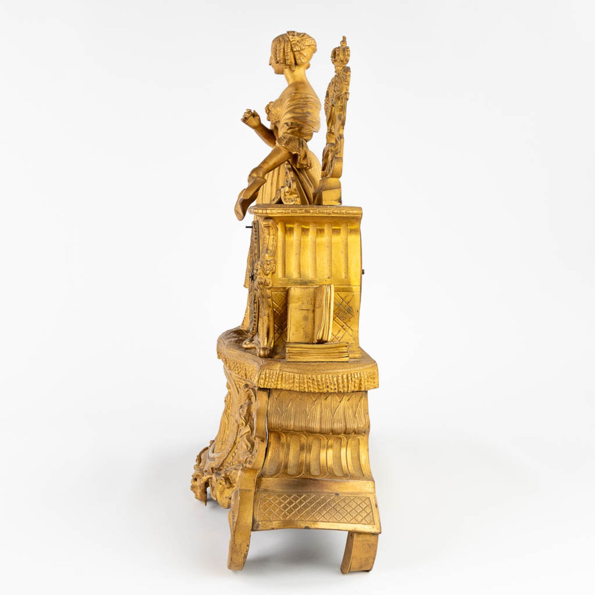 An antique mantle clock made of gilt spelter. 19th C. (44 x 45cm) - Image 3 of 16