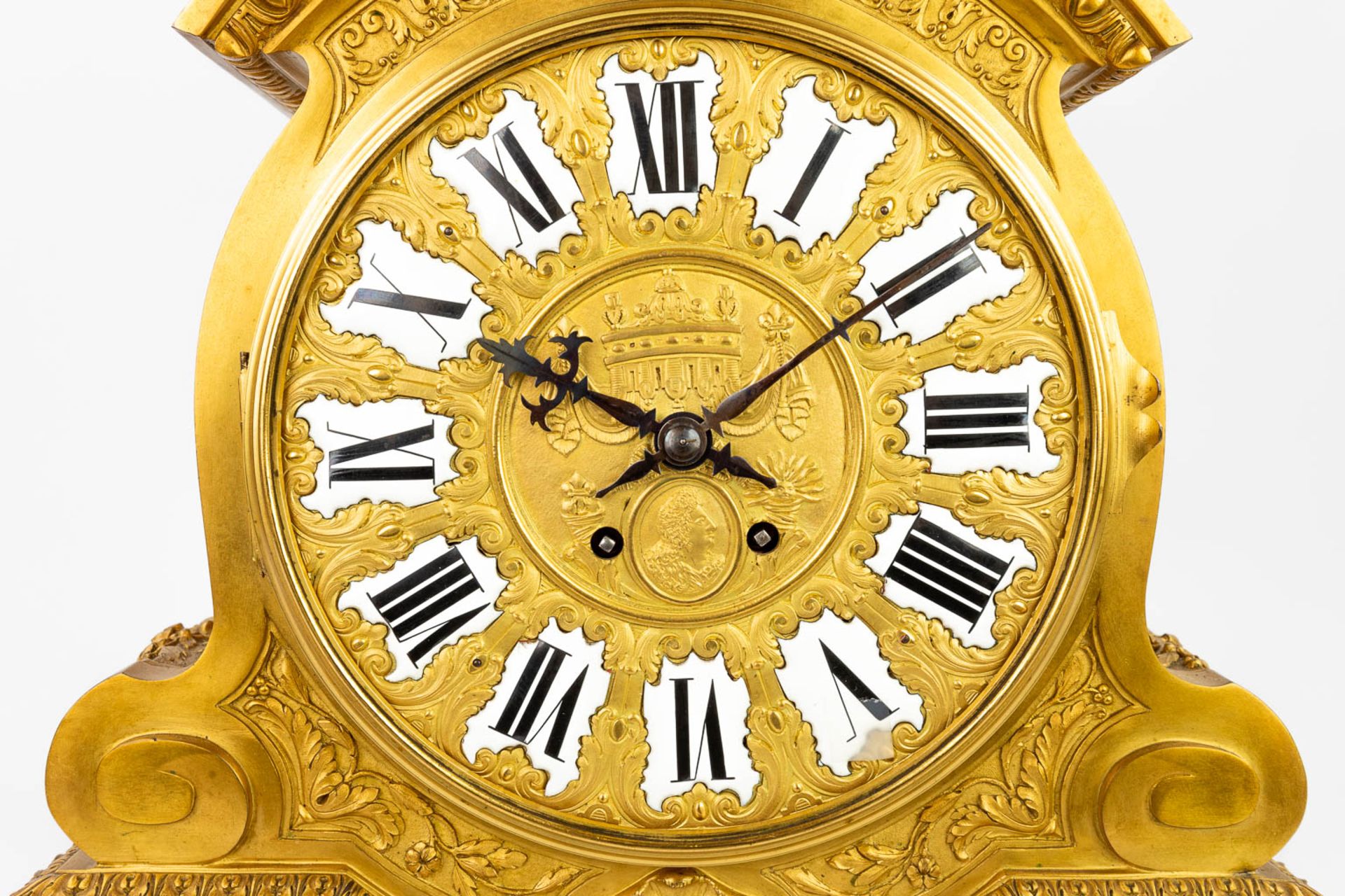 A large mantle clock 'Father Time' made of gilt bronze in Louis XVI style. (18 x 40 x 74cm) - Image 12 of 14