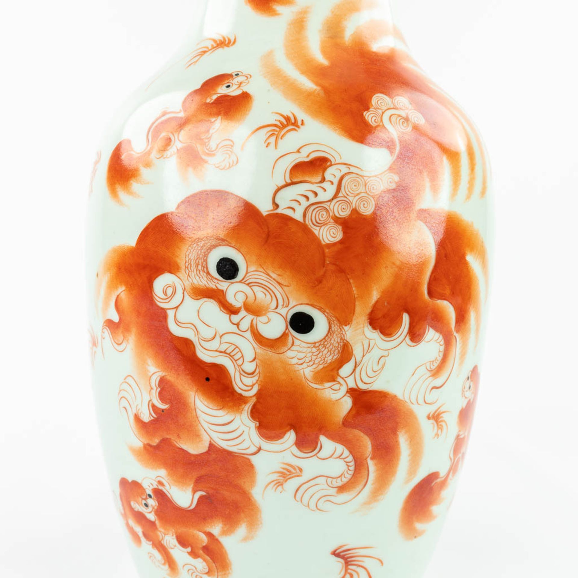 A Chinese vase made of porcelain and decorated with a red foo dog. (44,5 x 21 cm) - Image 13 of 16