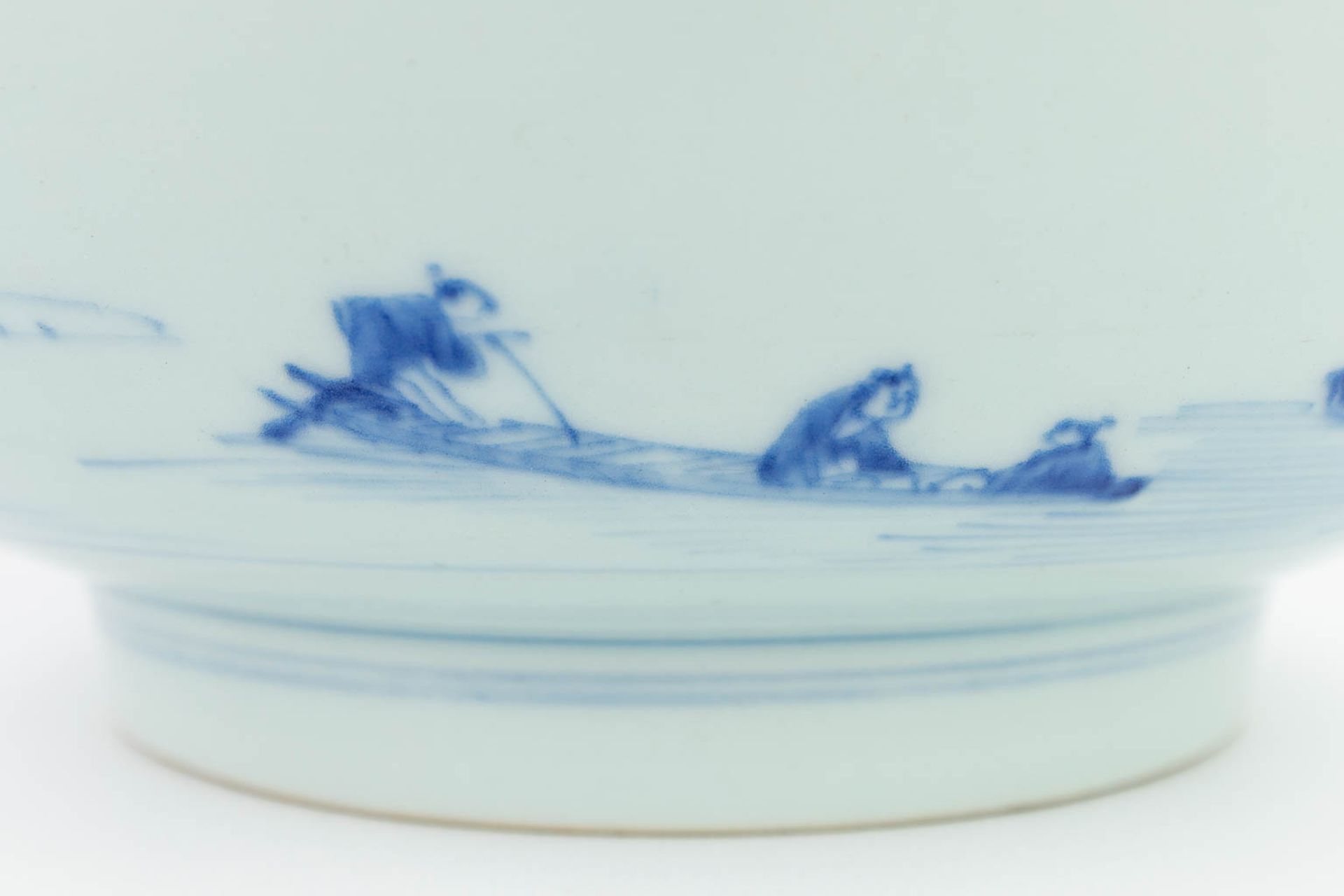 A pair of Chinese bowls made of blue-white porcelain (11 x 26,5 cm) - Image 5 of 17