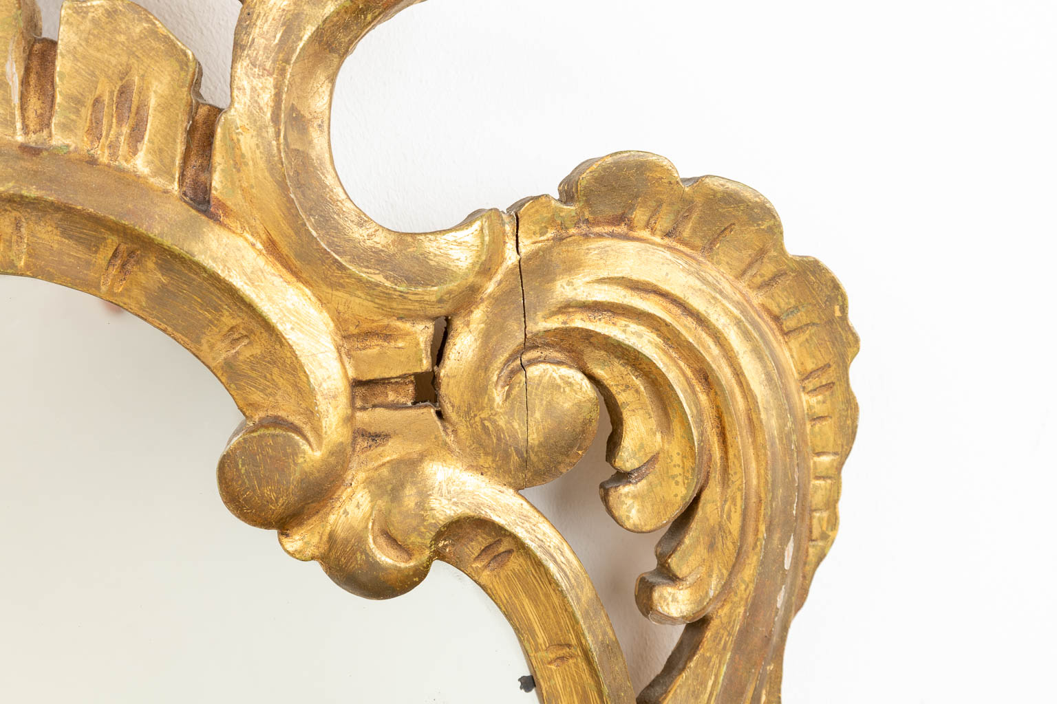 A mirror made of sculptured wood in Louis XVI style. 20th C. (56 x 95cm) - Image 7 of 8