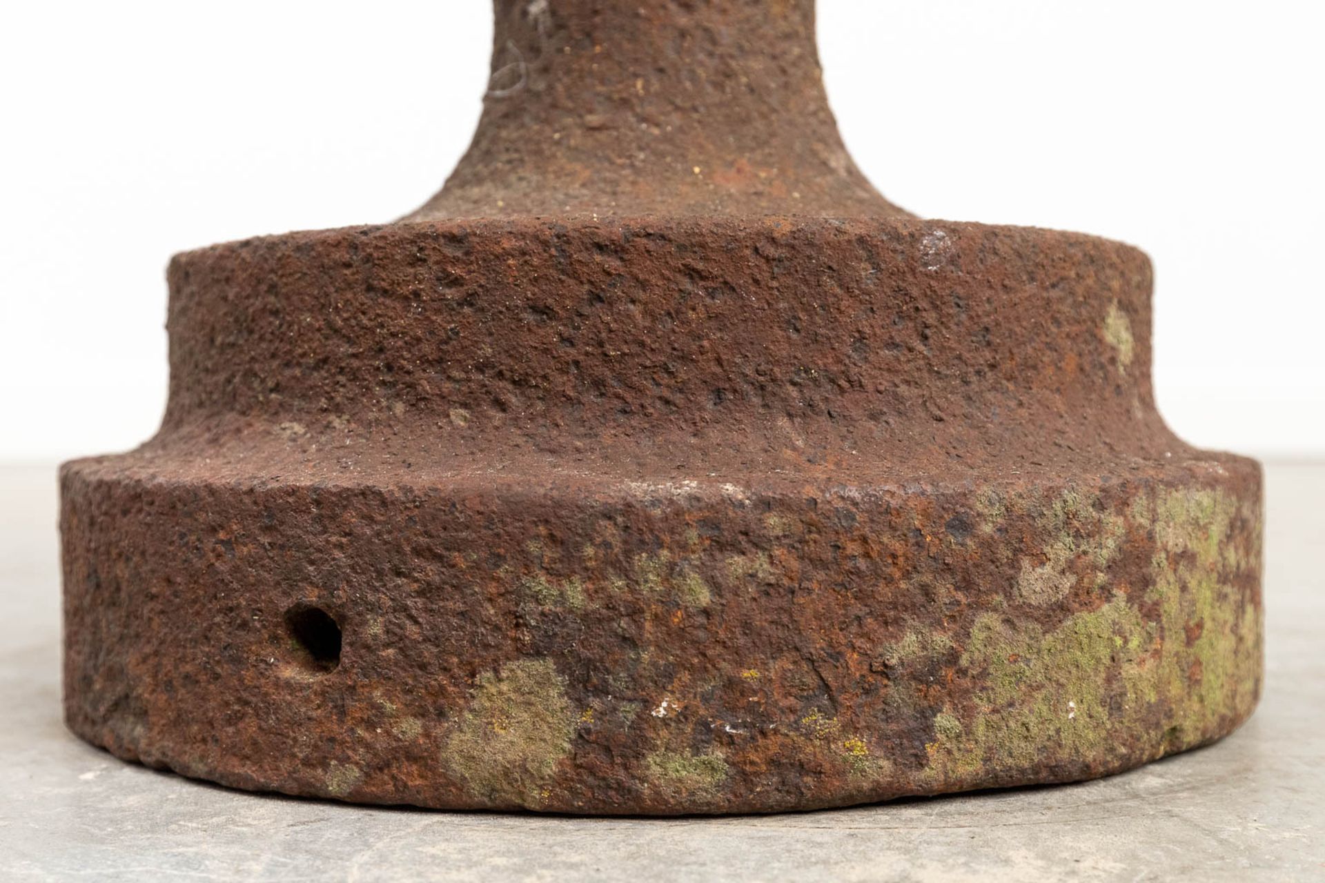 A garden ornament made of cast-iron. (44 x 22cm) - Bild 7 aus 9