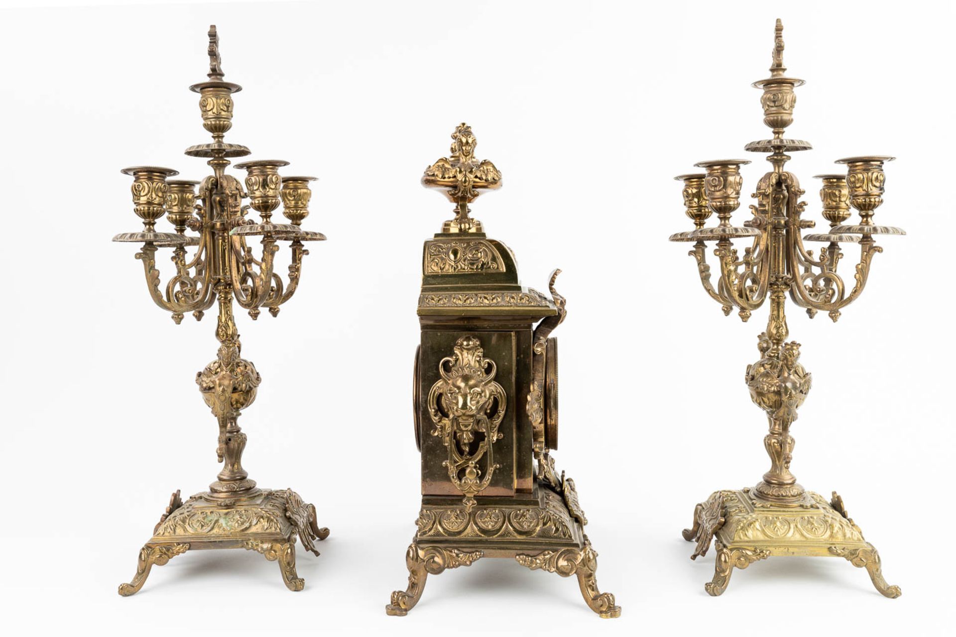 A three-piece mantle garniture clock and candelabra, made of bronze. (20 x 29 x 45cm) - Image 6 of 17