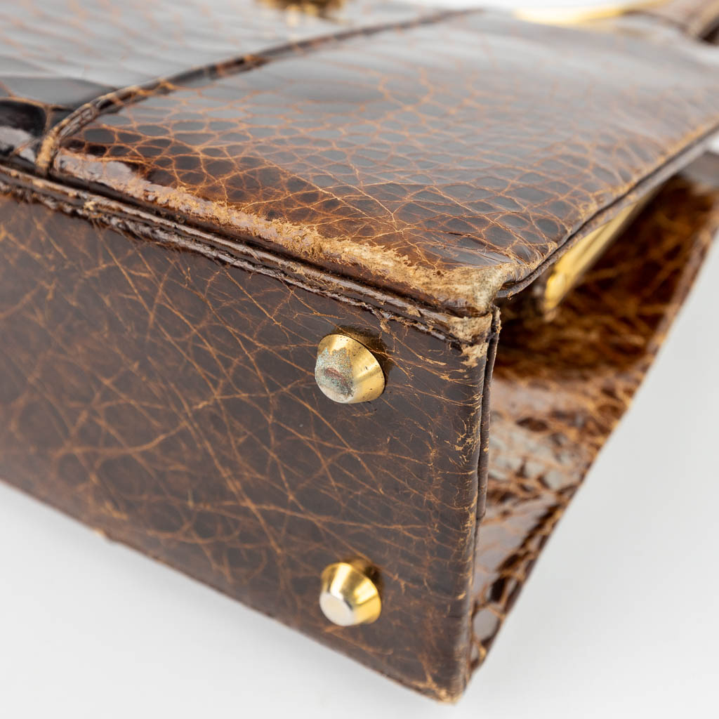 A mid-C. 'Sac Tortue' handbag made of tortoise/turtleÊleather. (23,5 x 31,5cm) - Image 5 of 16