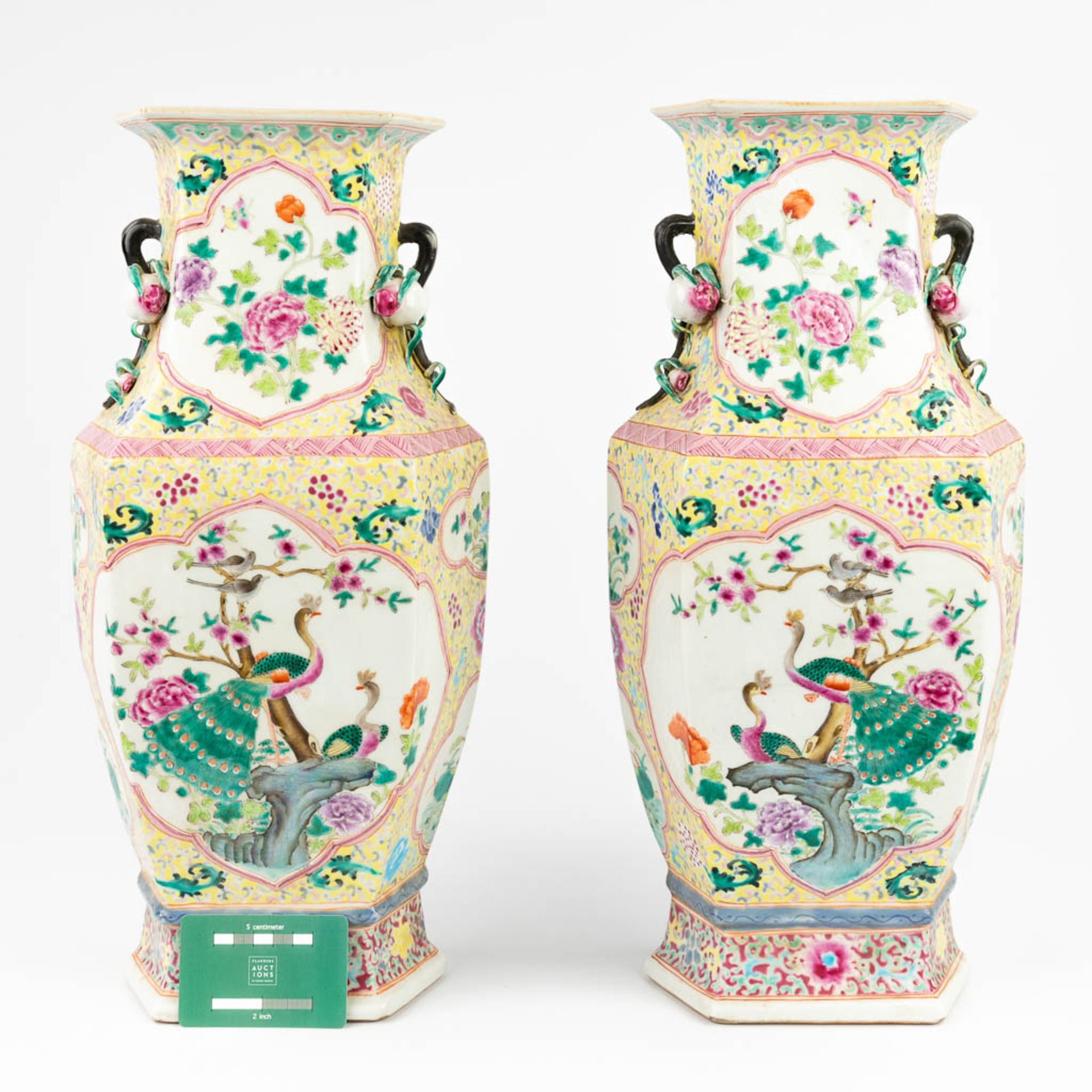 A pair of hexagonal Chinese vases made of porcelain (18 x 22 x 46 cm) - Image 16 of 17