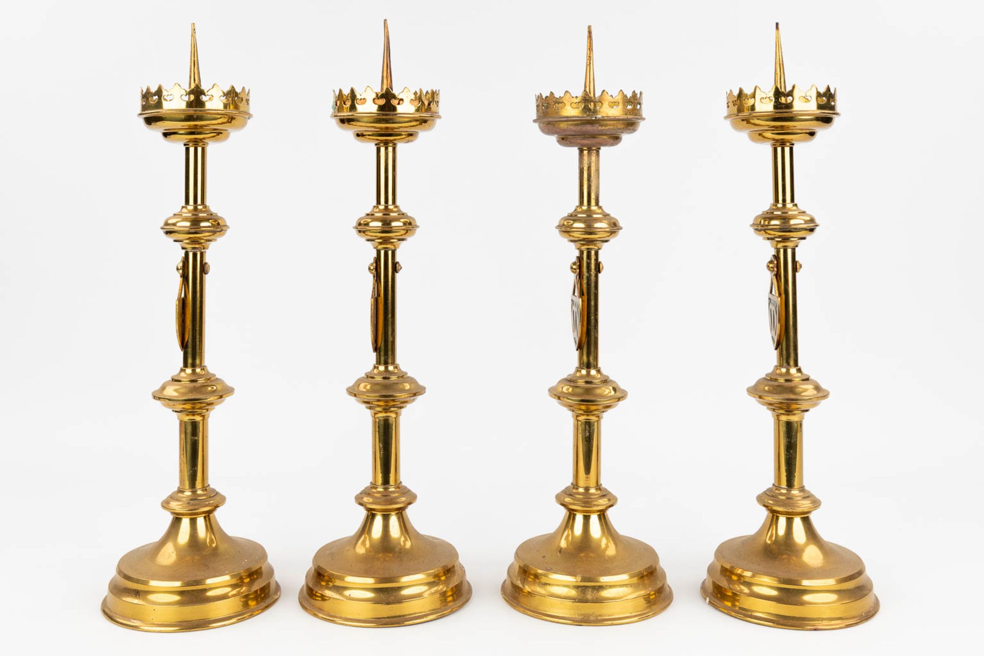 A set of 4 Church candlesticks made of bronze inÊgothic revival style. (50cm) - Bild 3 aus 9