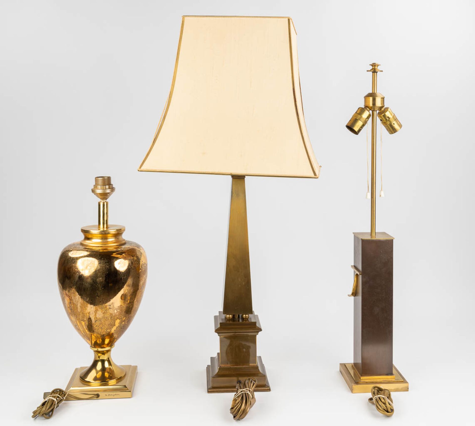 A collection of 3 mid-C. brass and metal table lamps. (14 x 14 x 80cm) - Bild 12 aus 14