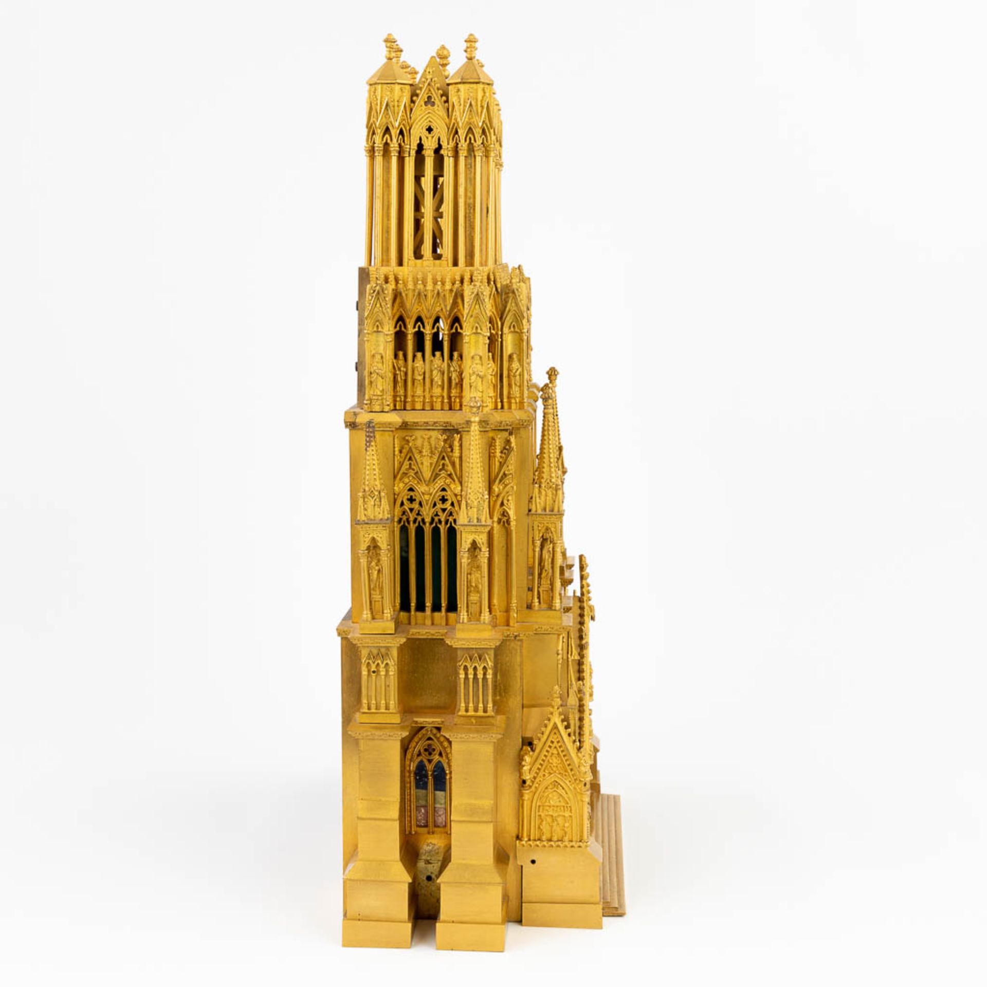 Cathedrale de Reims, an exceptional mantle clock made of gilt bronze. (15 x 31 x 47cm) - Image 2 of 16