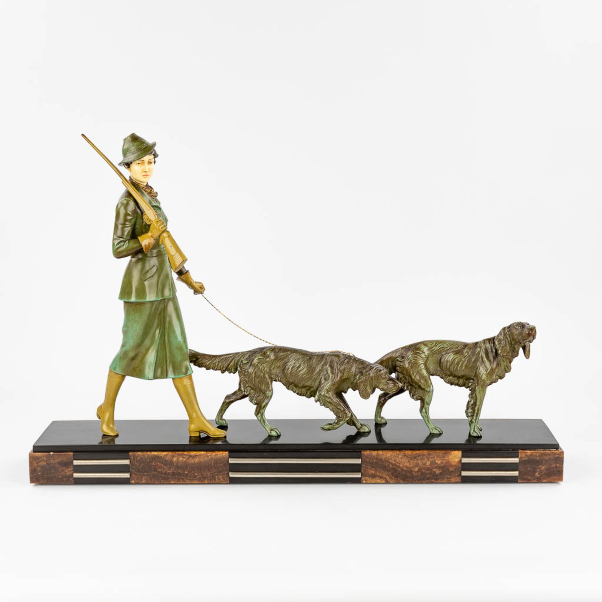 'Depart Pour La Chasse', a statue made in art deco style of marble and spelter. (12 x 67 x 45cm)