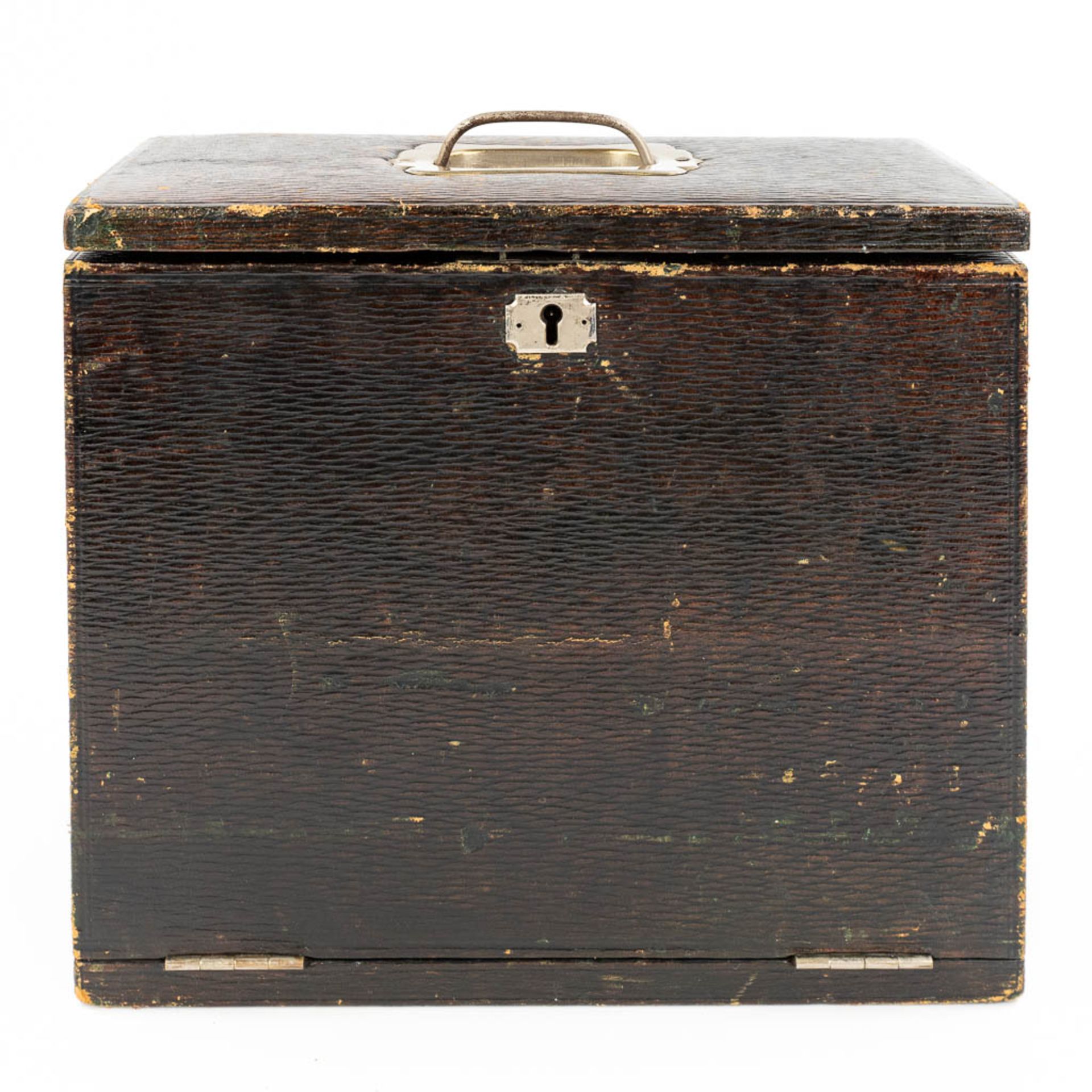A travellers writing box, made in the UK. (13,5 x 27 x 23cm) - Image 7 of 17