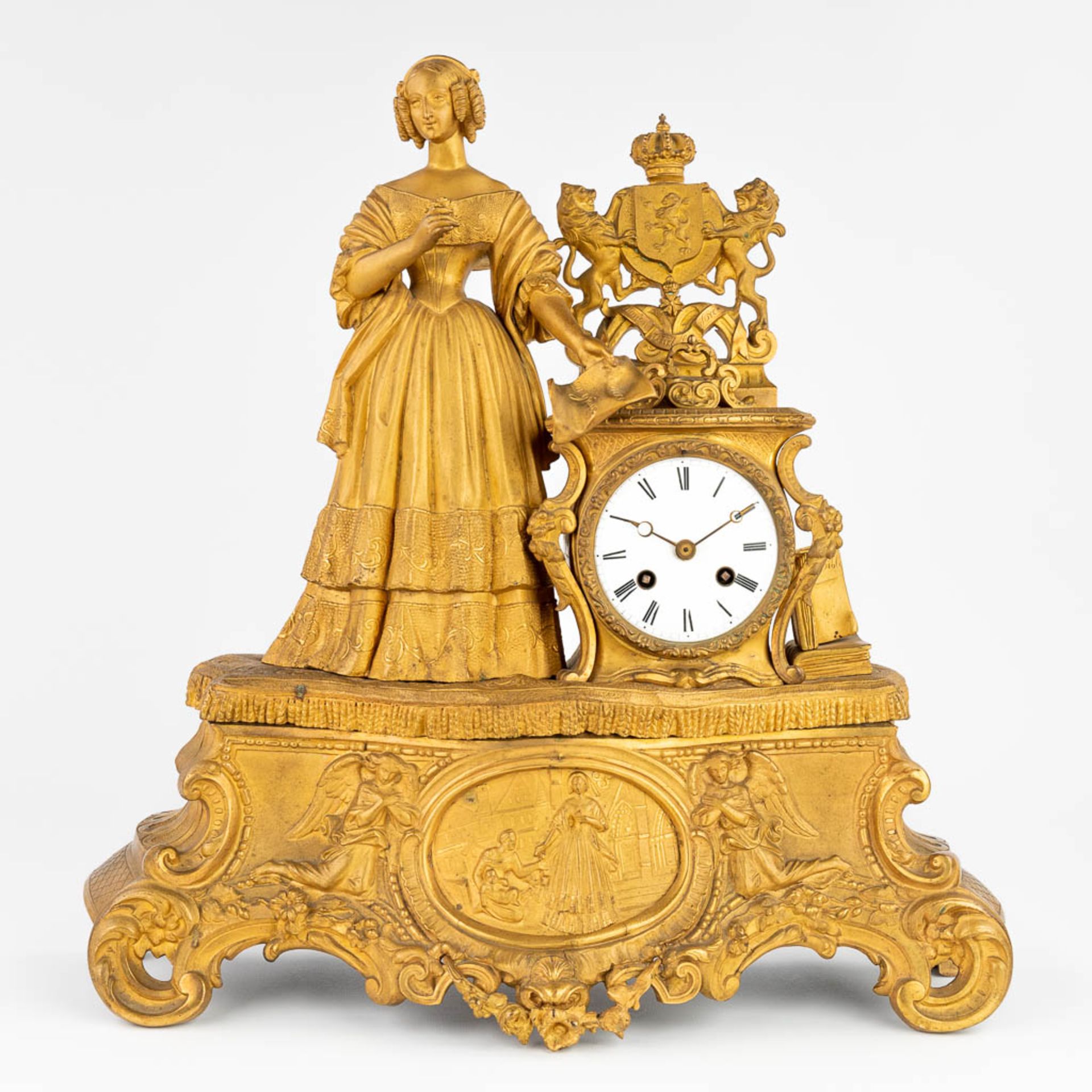 An antique mantle clock made of gilt spelter. 19th C. (44 x 45cm) - Image 11 of 16