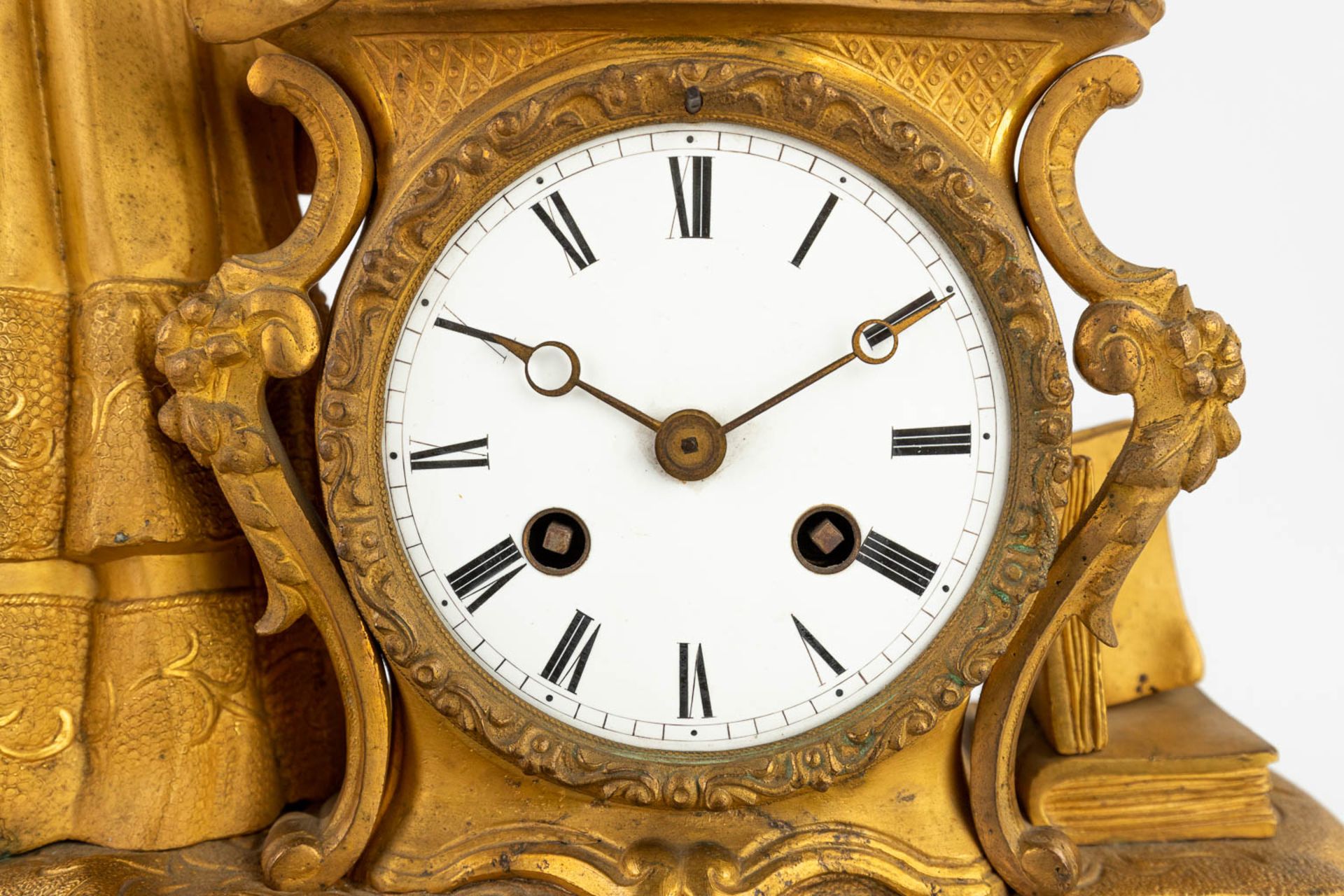 An antique mantle clock made of gilt spelter. 19th C. (44 x 45cm) - Image 15 of 16