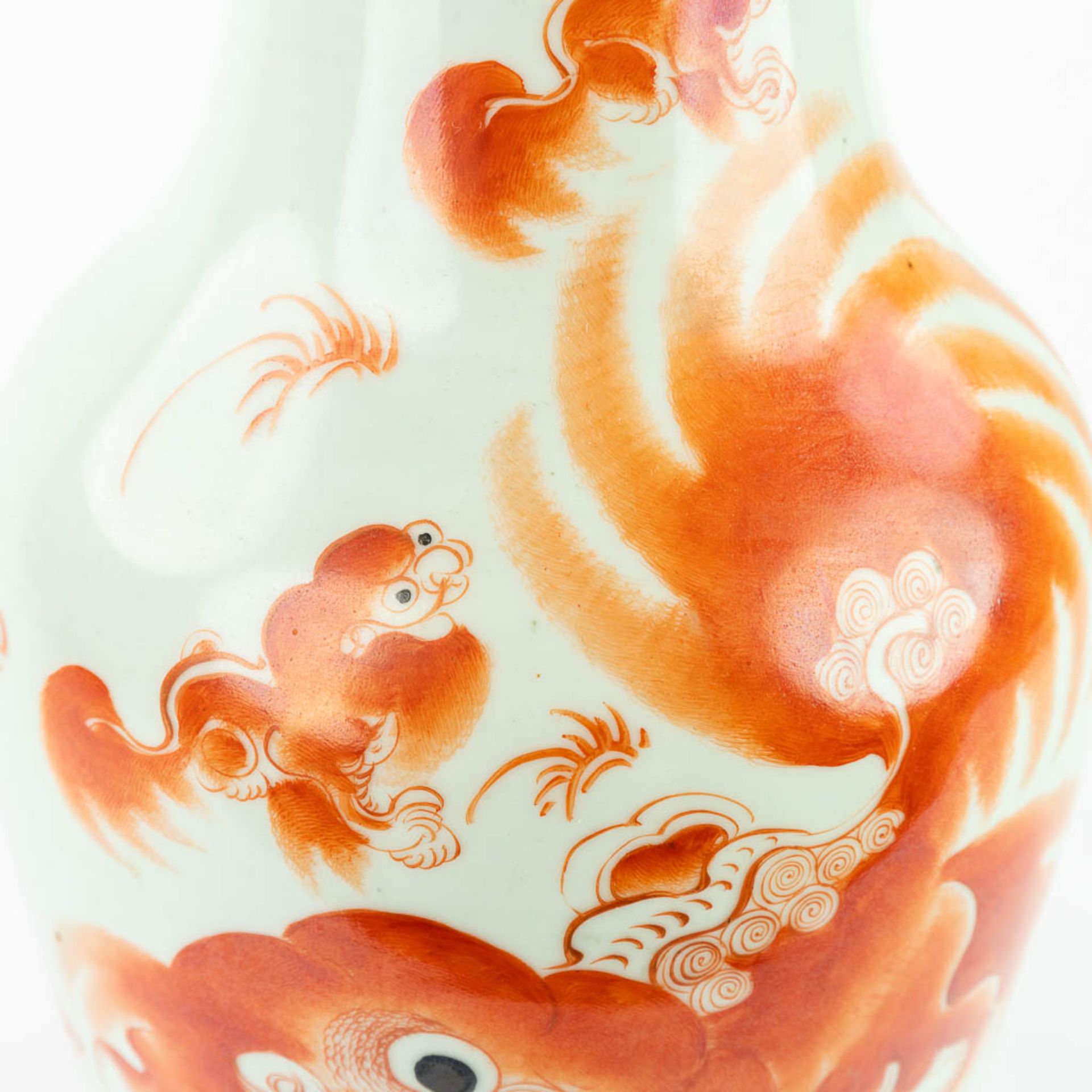 A Chinese vase made of porcelain and decorated with a red foo dog. (44,5 x 21 cm) - Image 16 of 16
