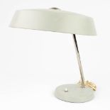 A vintage table/desk lamp made of metal, probably made in Germany. (37 x 33,5cm)