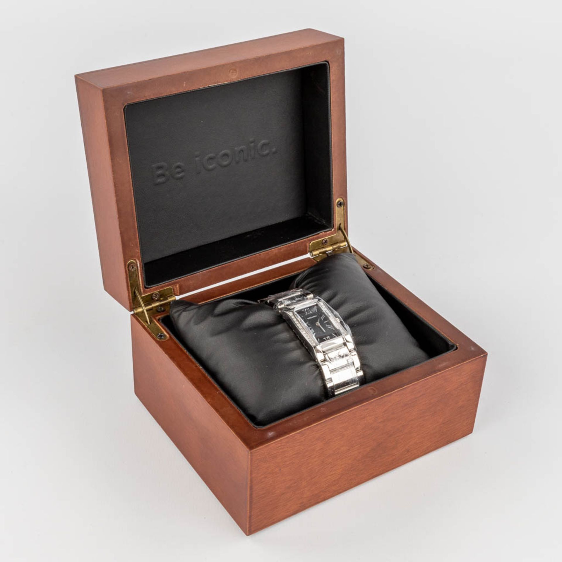Rodania, a ladies wristwatch with black dial and diamonds, model VM-R2 (2 x 2,6cm)