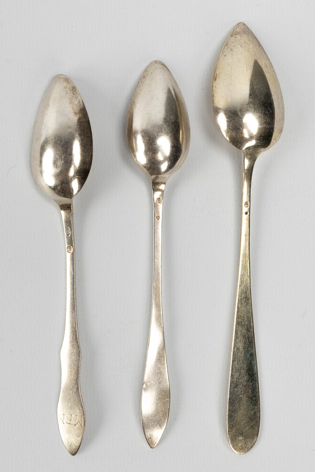A large collection of silver cutlery. - Image 16 of 20