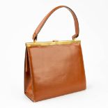 Delvaux, a handbag made of brown leather (9 x 22 x 20cm)