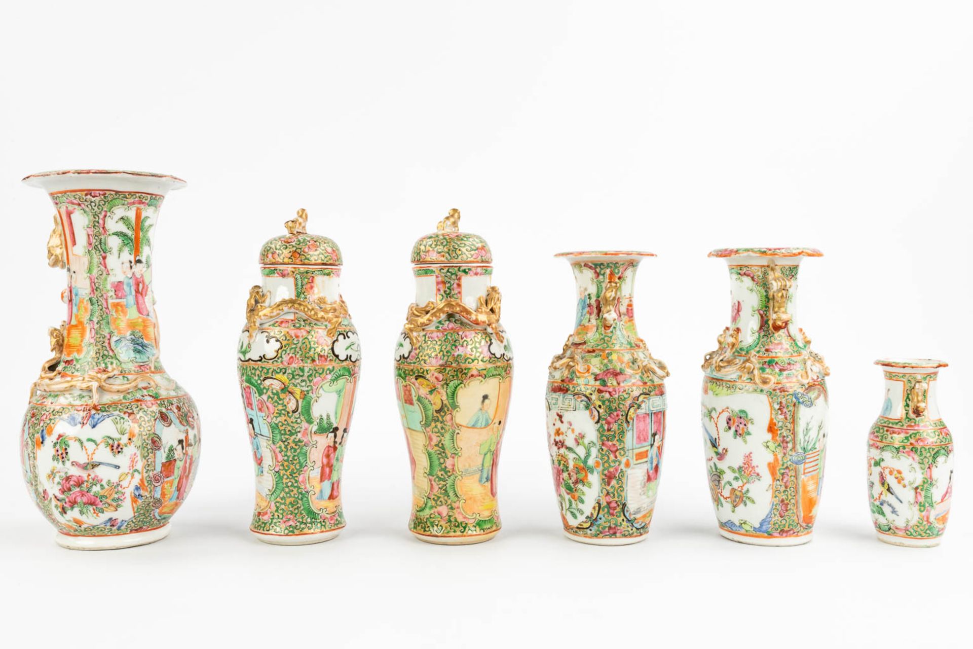A collection of 6 pieces of Chinese vases and jars, with Kanton decors. (25 cm) - Bild 13 aus 17